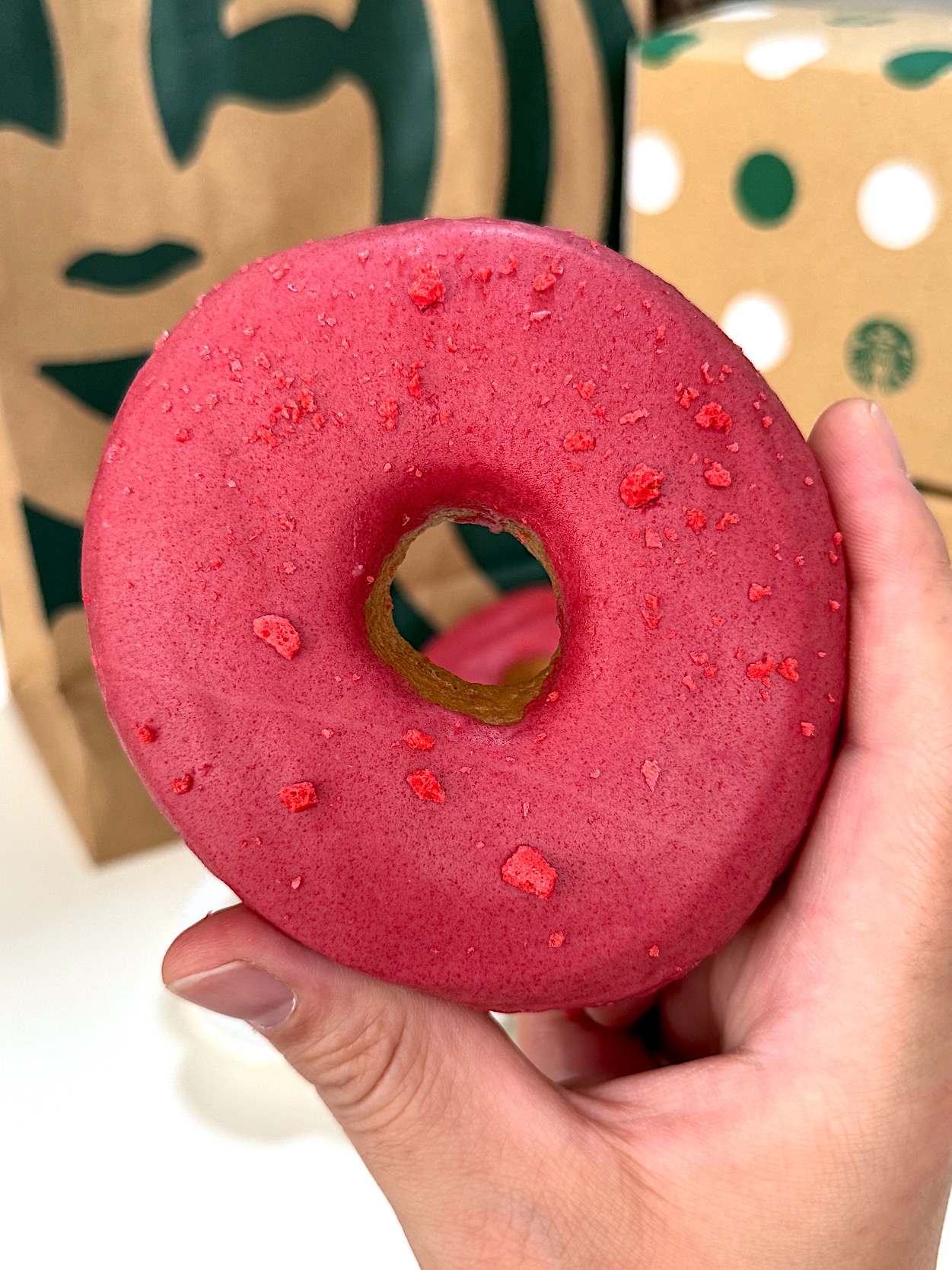 スターバックスの「ストロベリードーナツ」