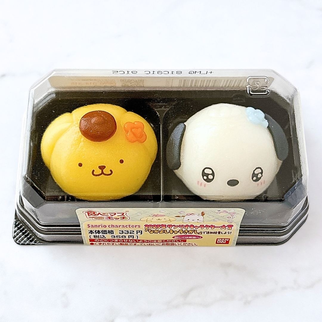 サンリオキャラクターのパン、「ポムポムプリン」と「シナモロール」を模した可愛いデザインのパンが容器に2つ入っています。