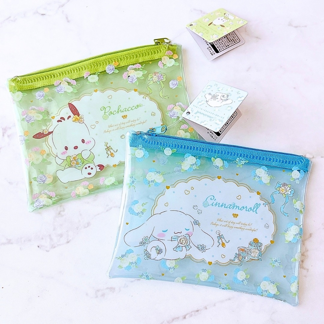 セリアで見つけた「シナモロール ビニールポーチミニ フラワーティータイム」と「ポチャッコ ビニールポーチミニ フラワーティータイム」