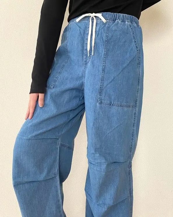 GUの「ライトデニムプルオンパンツ+E」