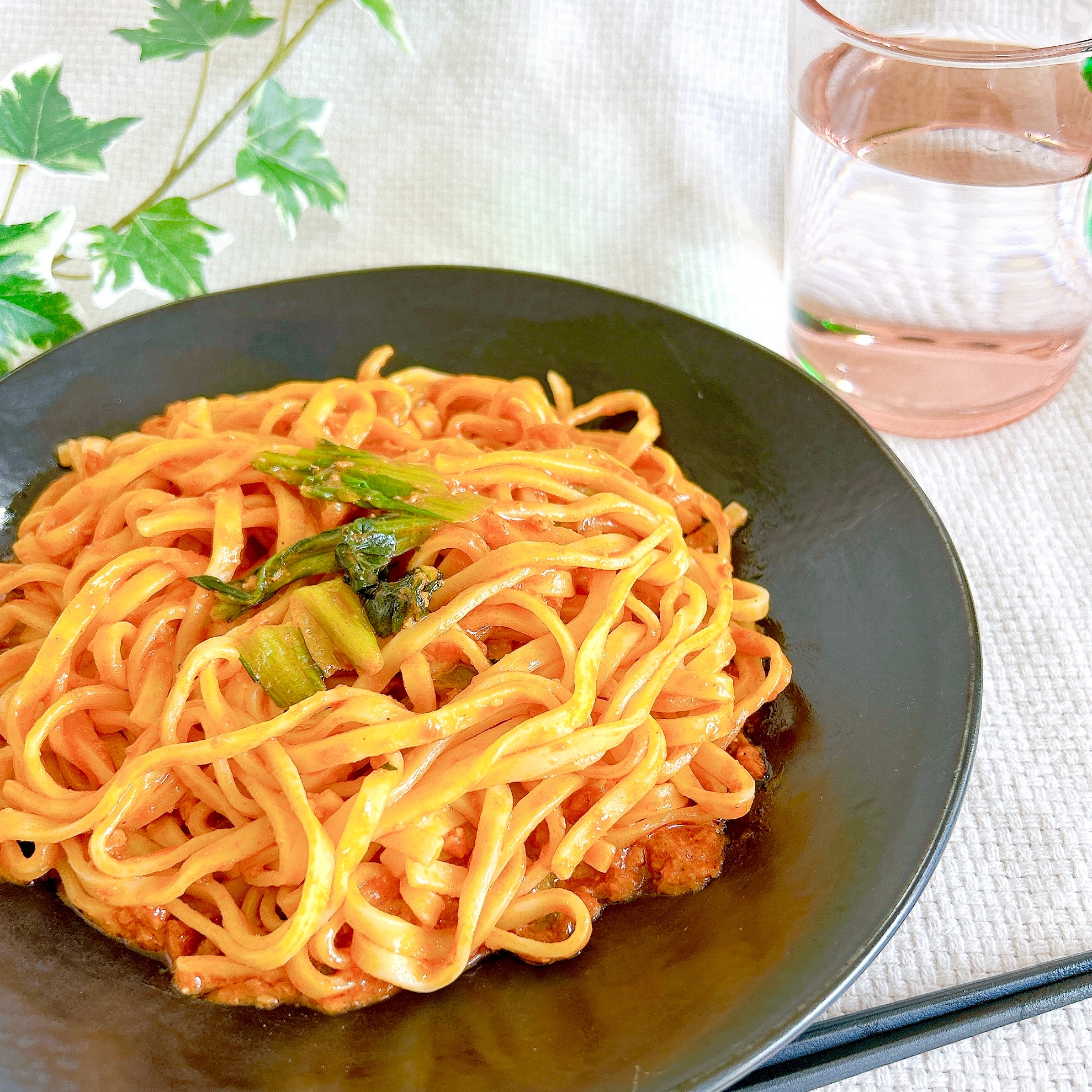 FamilyMart(ファミリーマート)の「濃厚だれがもちっと麺によく絡む汁なし担々麺」