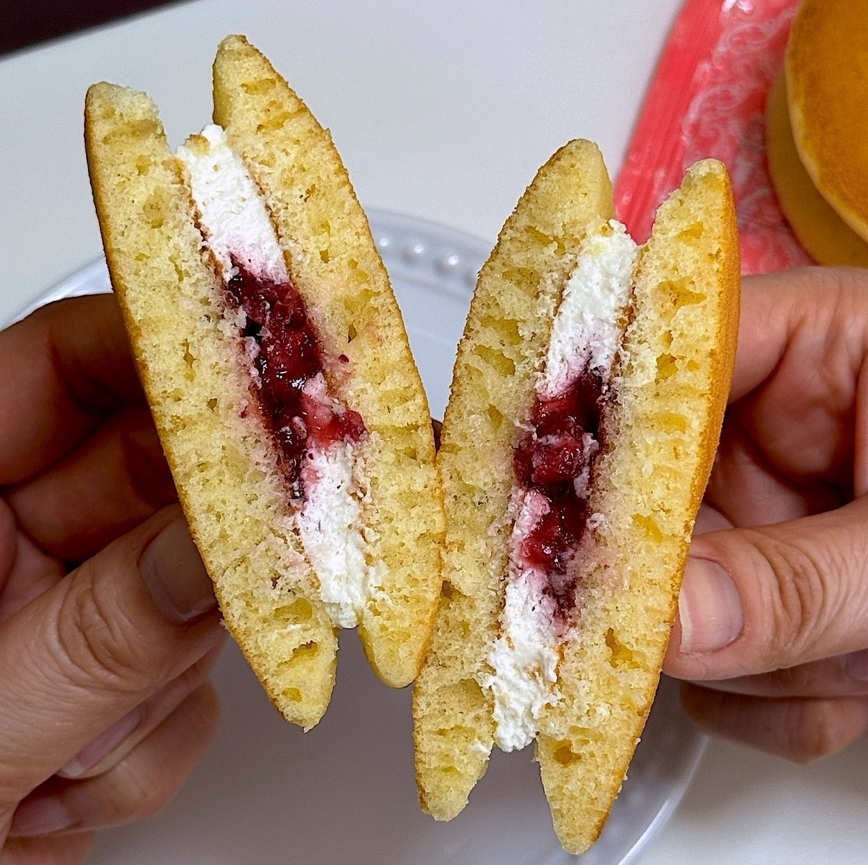 シャトレーゼ「フランス産クリームチーズパンケーキ 苺」