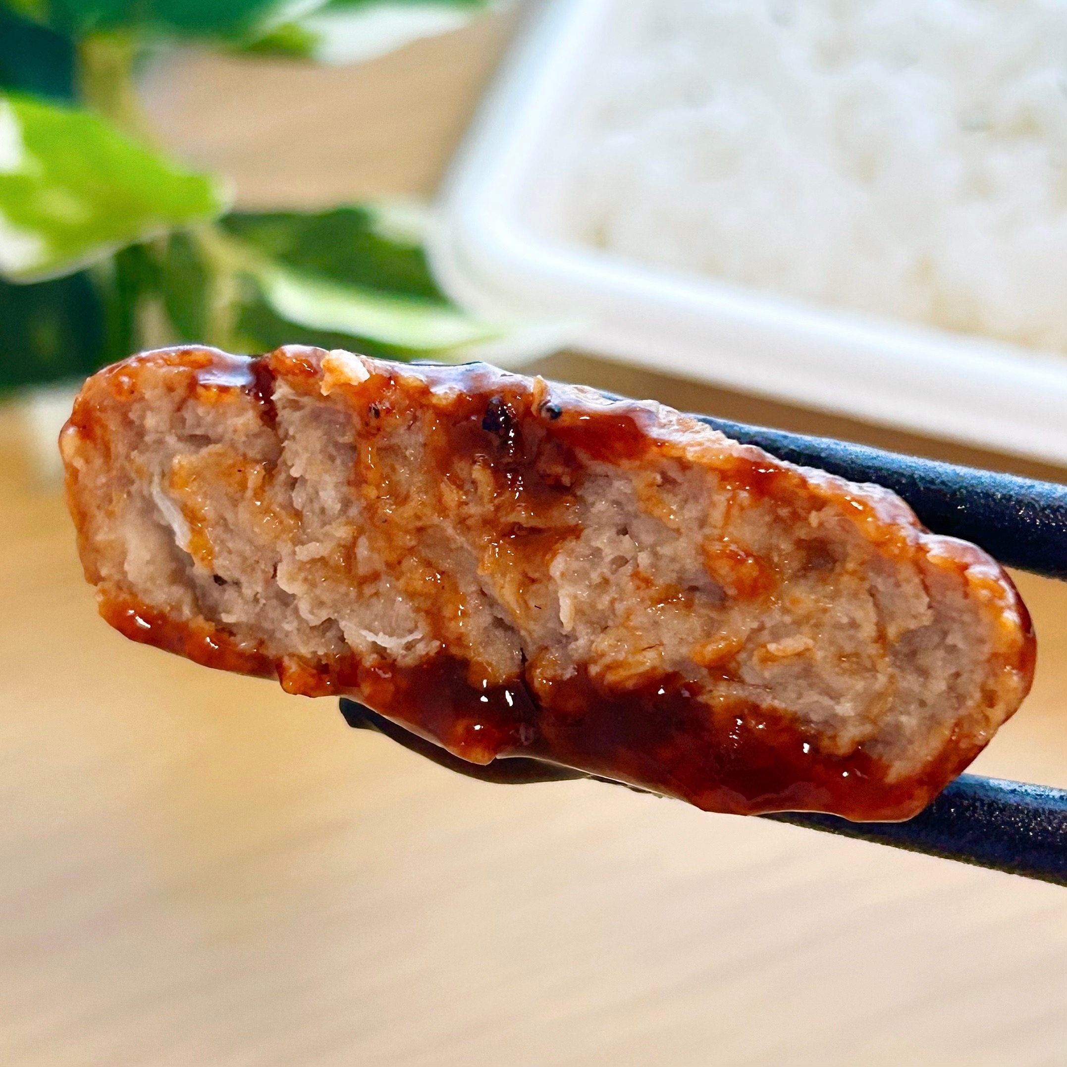 FamilyMart(ファミリーマート)の「ハンバーグ&から揚げ弁当」