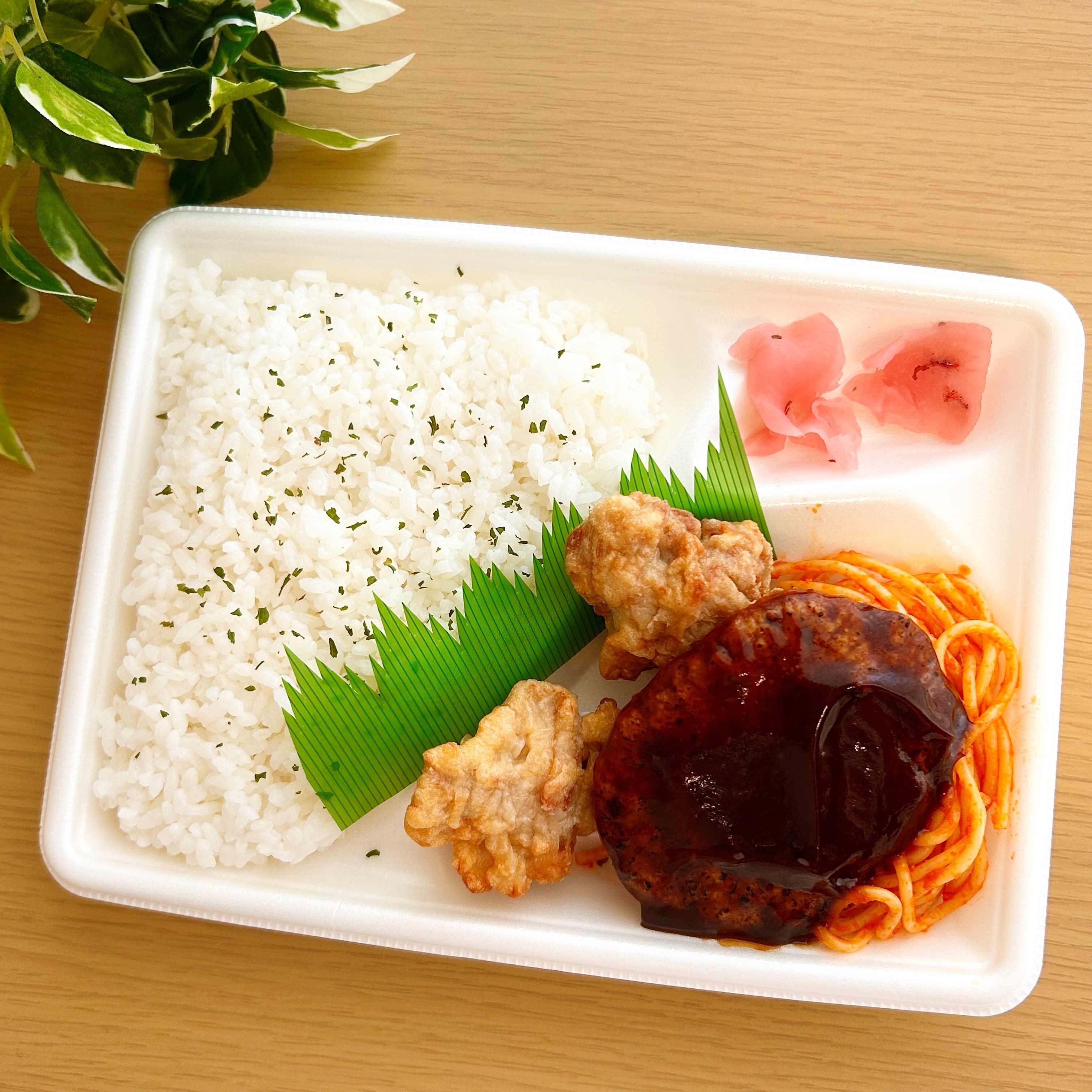 ファミマ】好きなもの全部盛りじゃん…！洋食屋さんみたいな「498