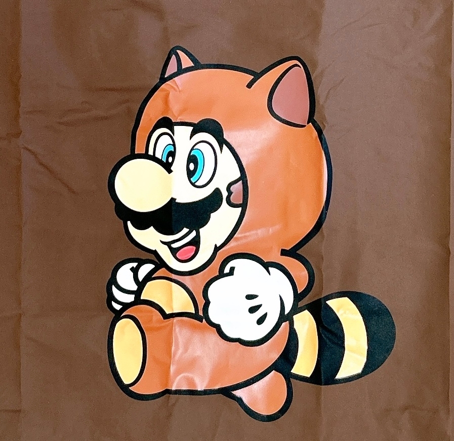 ビデオゲームキャラクターがタヌキの着ぐるみを着て走っているイラスト。