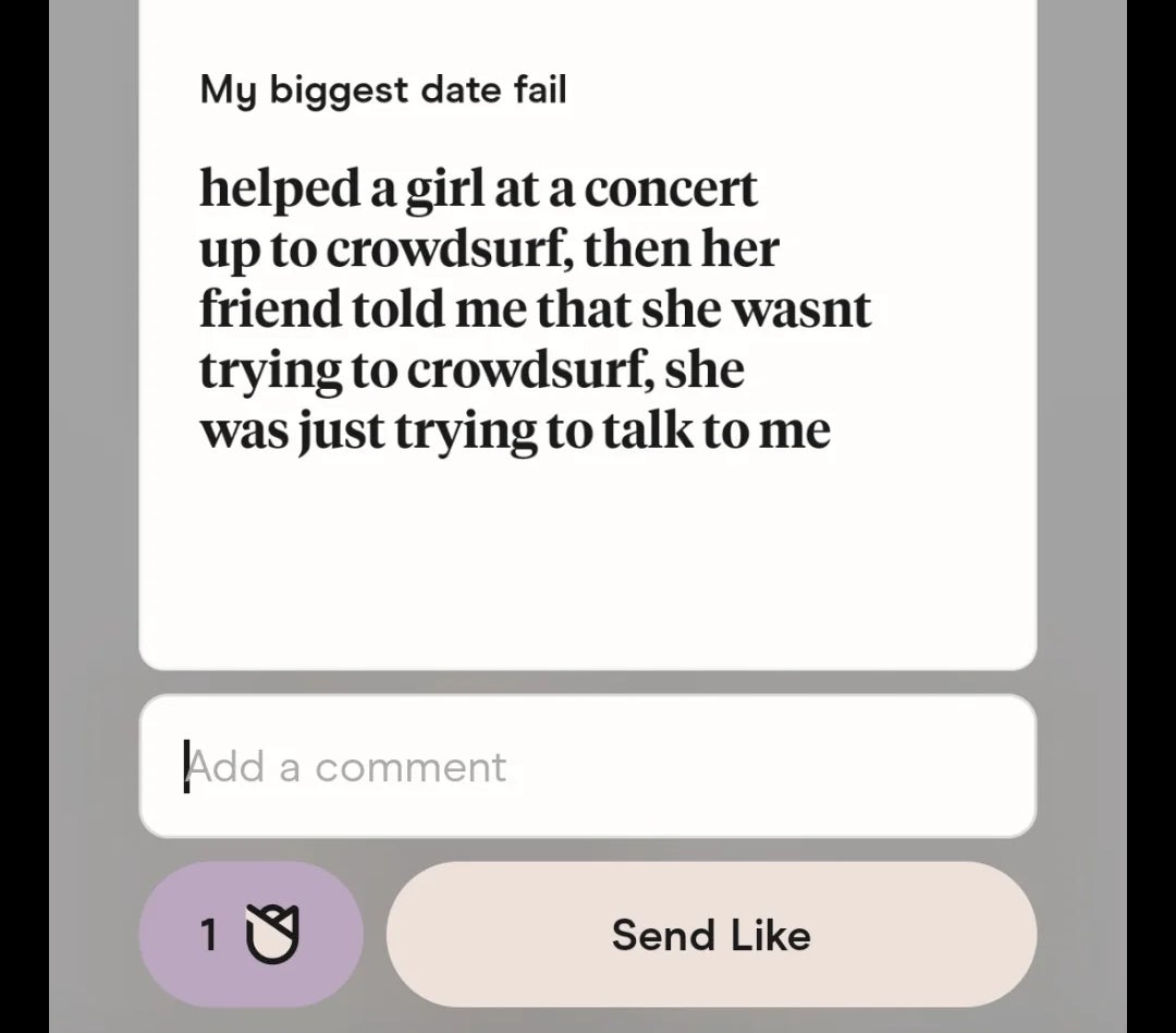 Text message sharing a date fail story about misunderstanding a girl's concert behavior as crowd surfing
