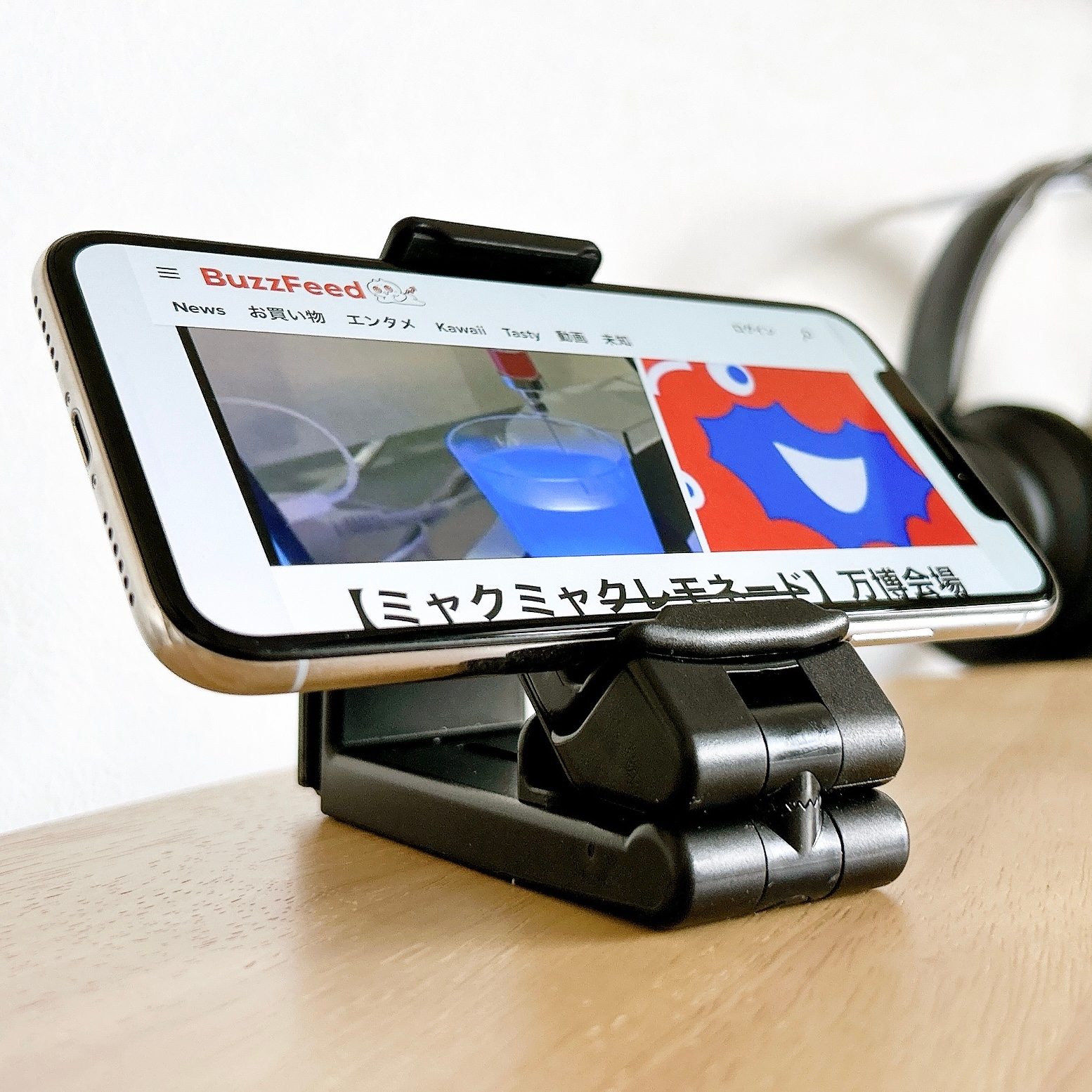 3COINSの「どこでも挟めるトラベルスマホホルダー」