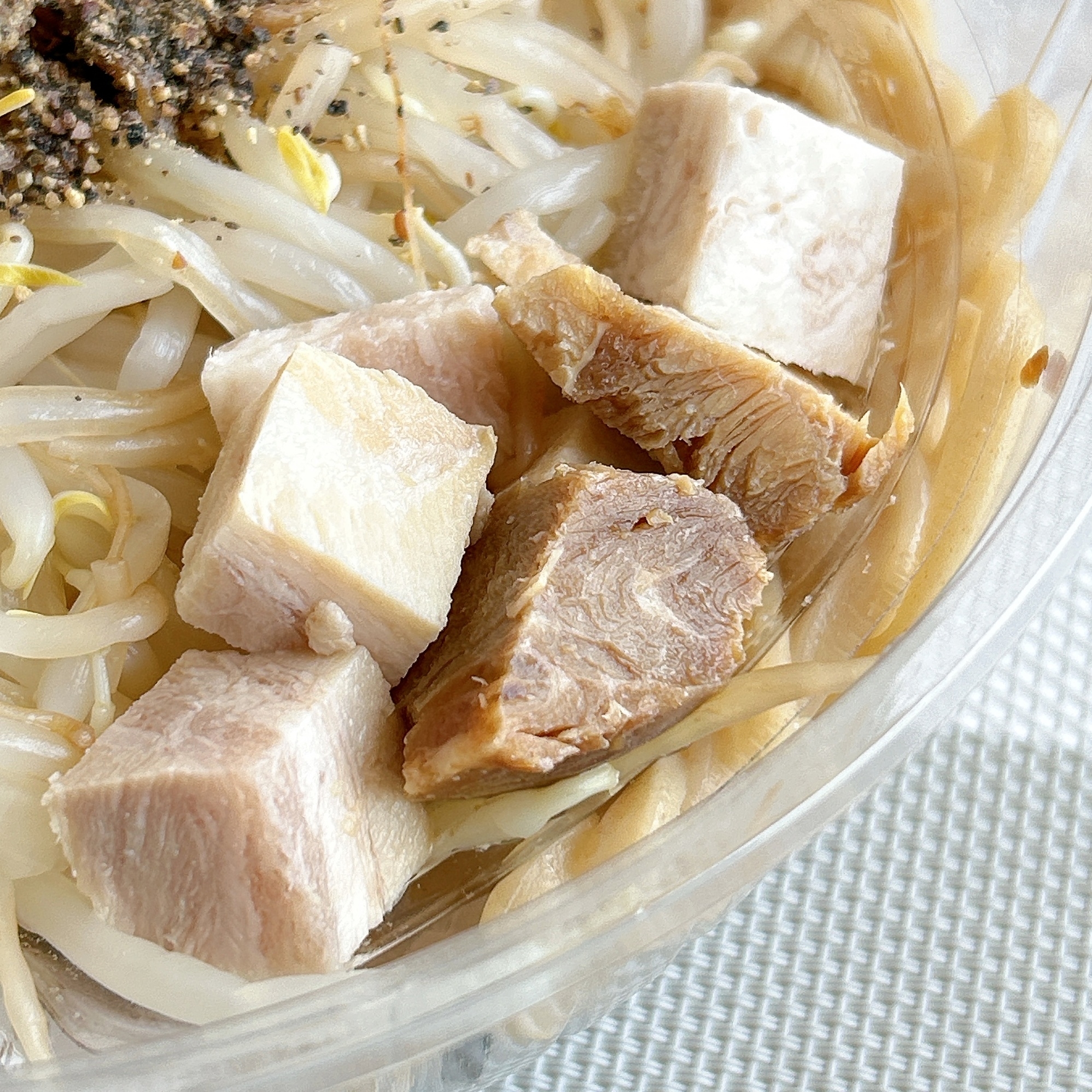 セブン-イレブンの「冷しブタまぜ麺」