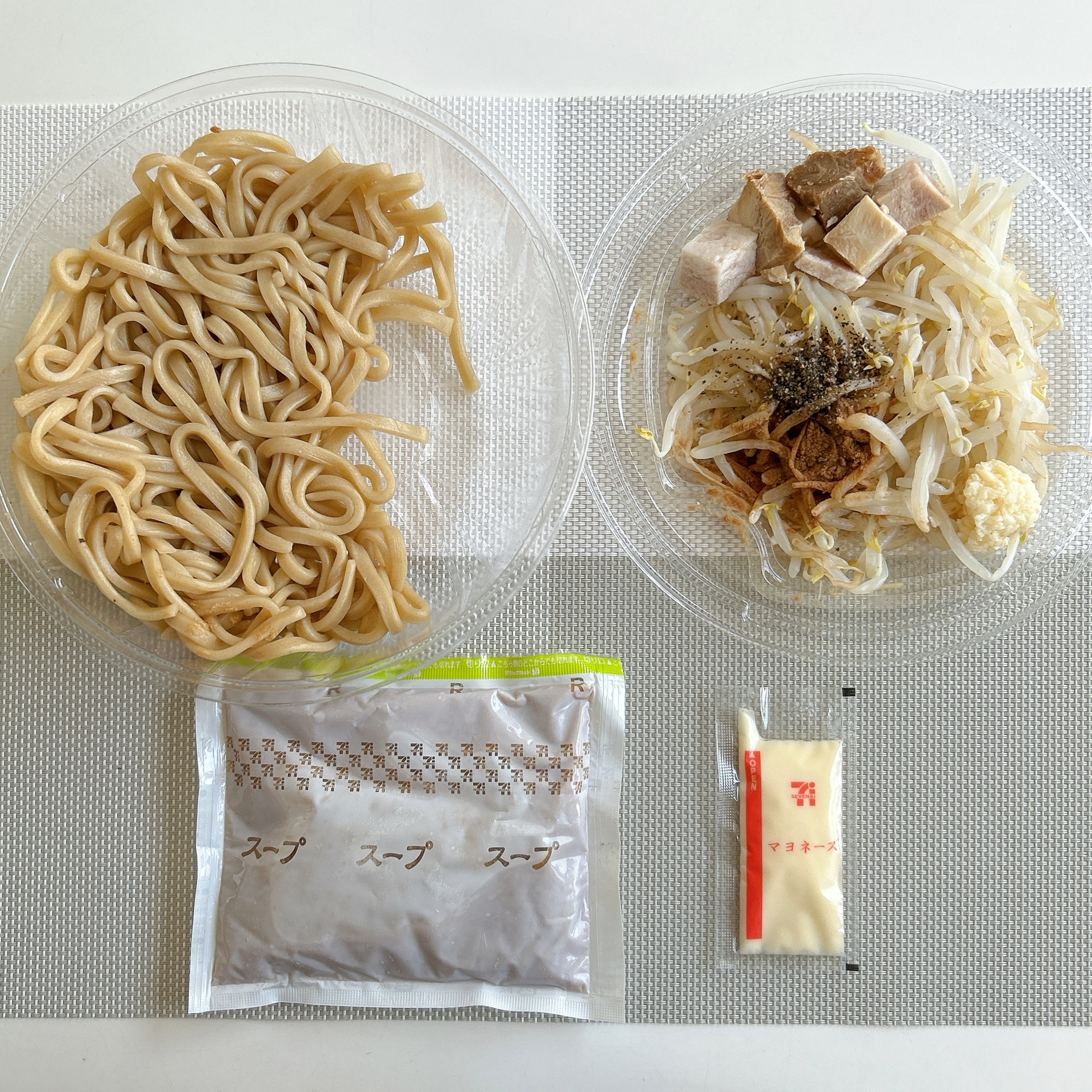 セブン-イレブンの「冷しブタまぜ麺」