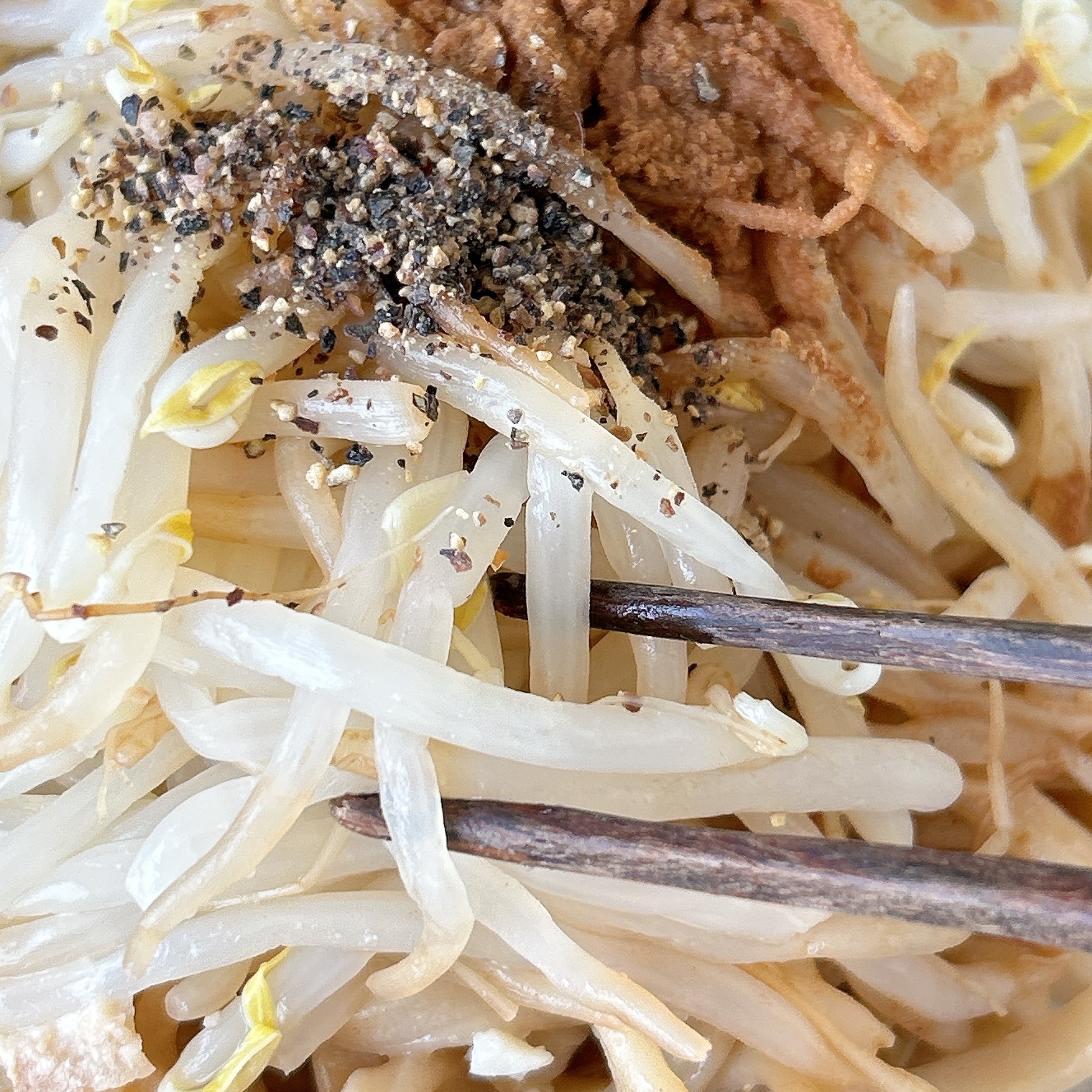 セブン-イレブンの「冷しブタまぜ麺」