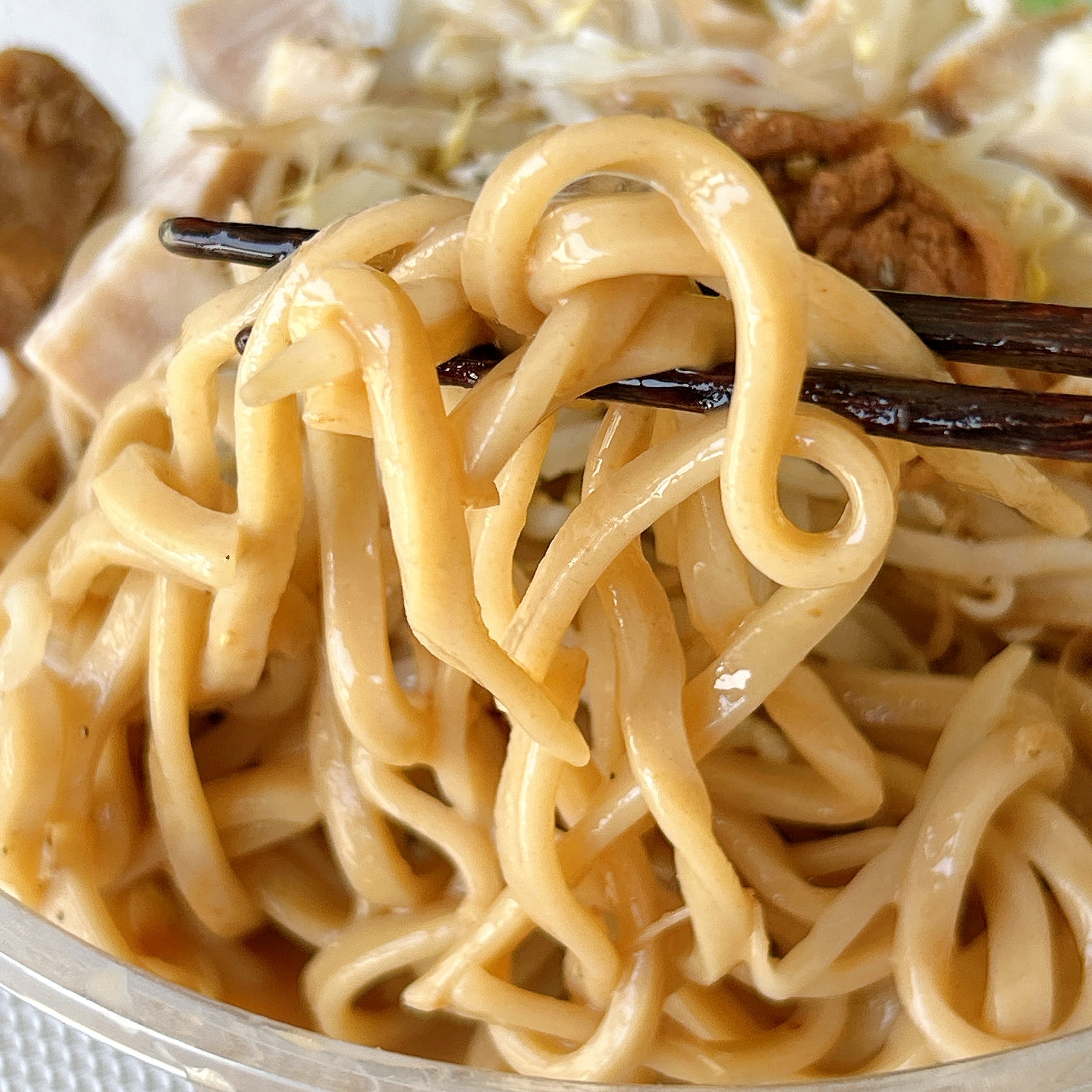セブン-イレブンの「冷しブタまぜ麺」