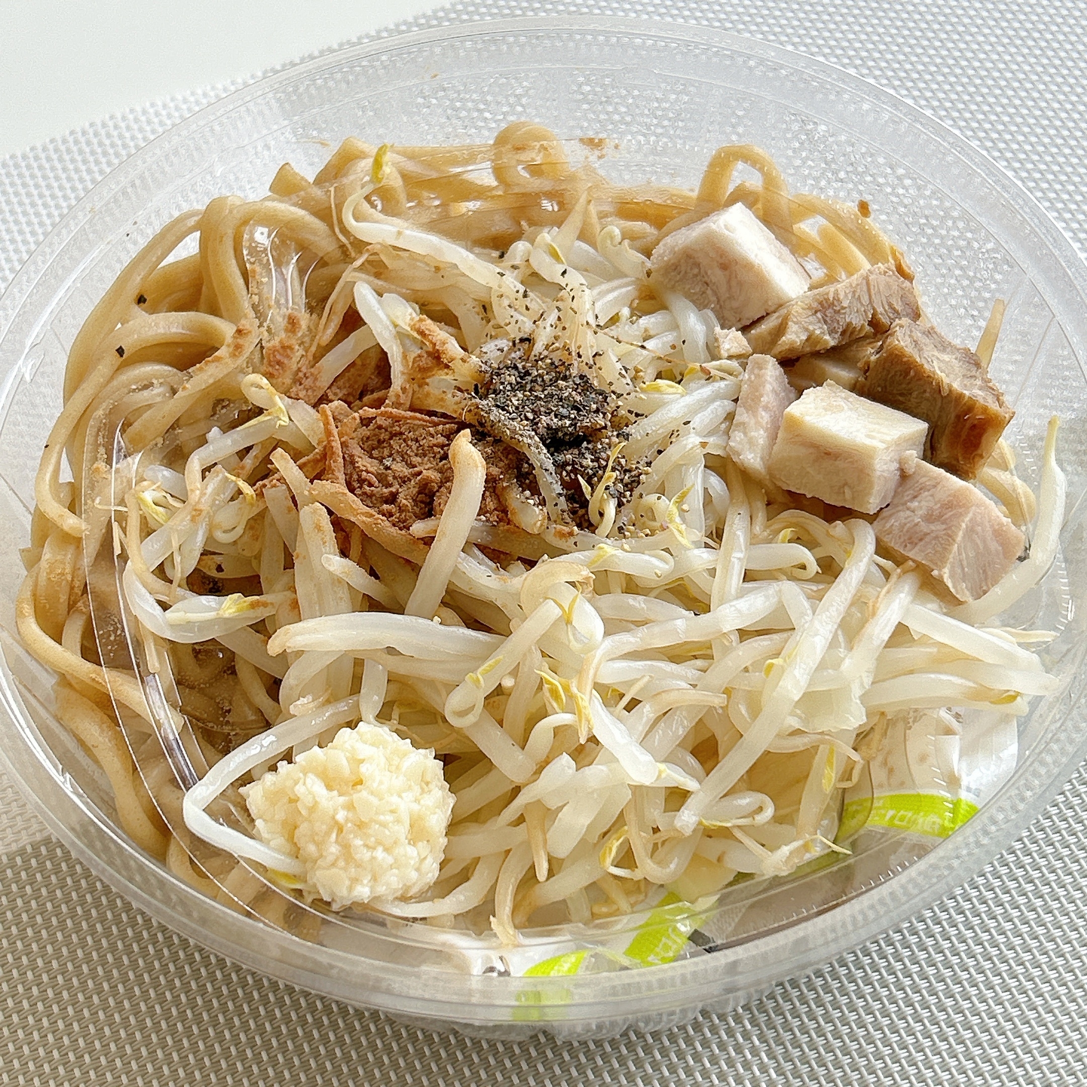 セブン-イレブンの「冷しブタまぜ麺」