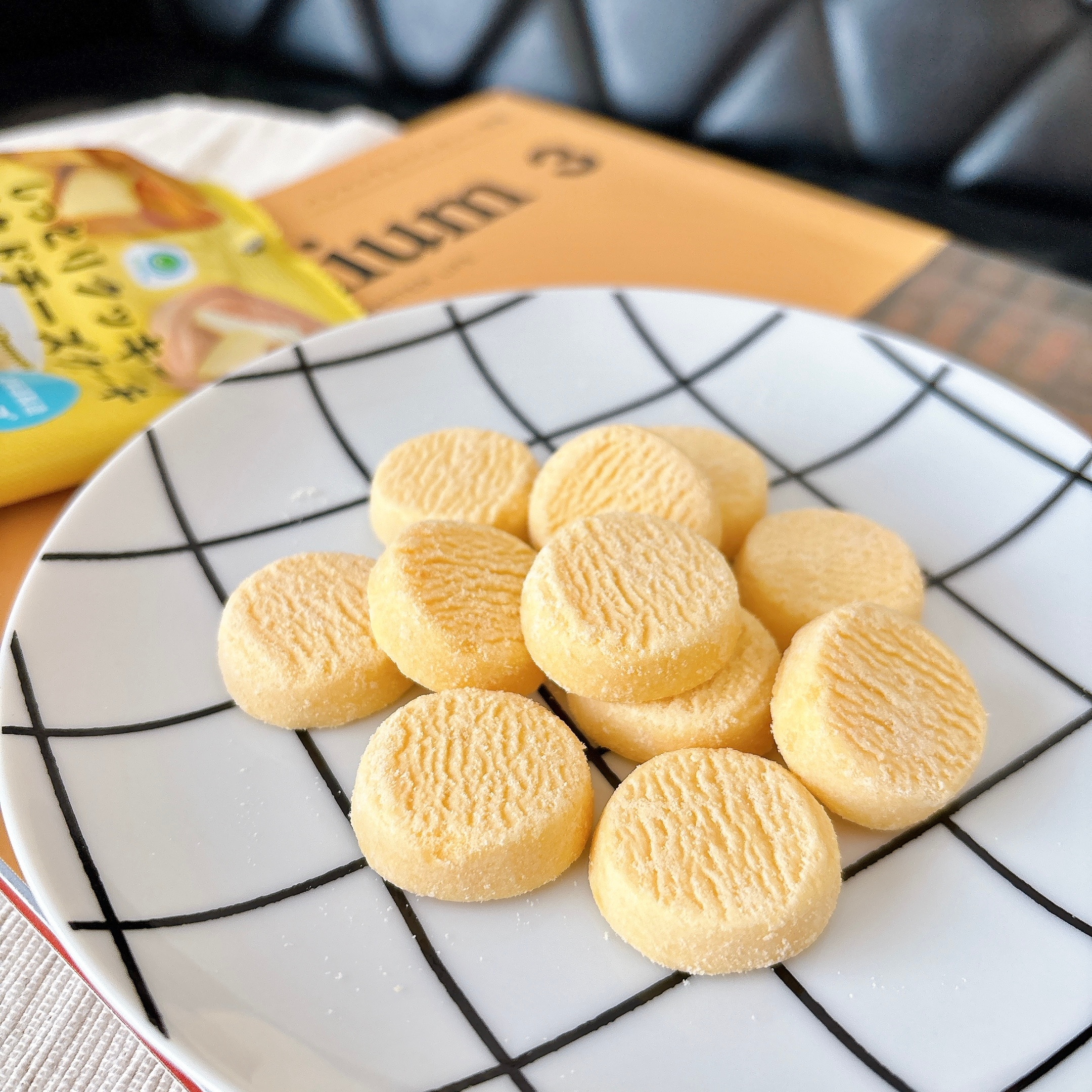 ファミリーマート「しっとりクッキーベイクドチーズケーキ」