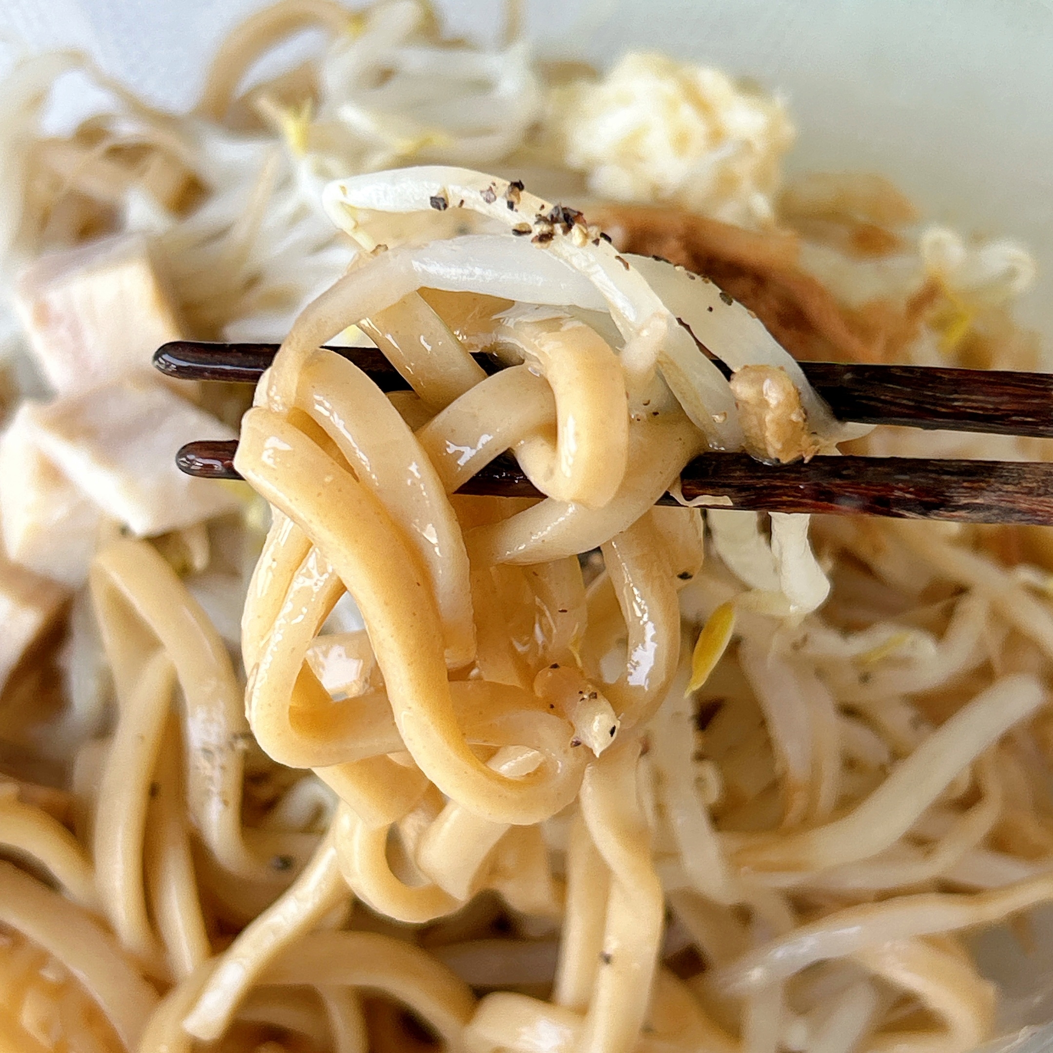 セブン-イレブンの「冷しブタまぜ麺」