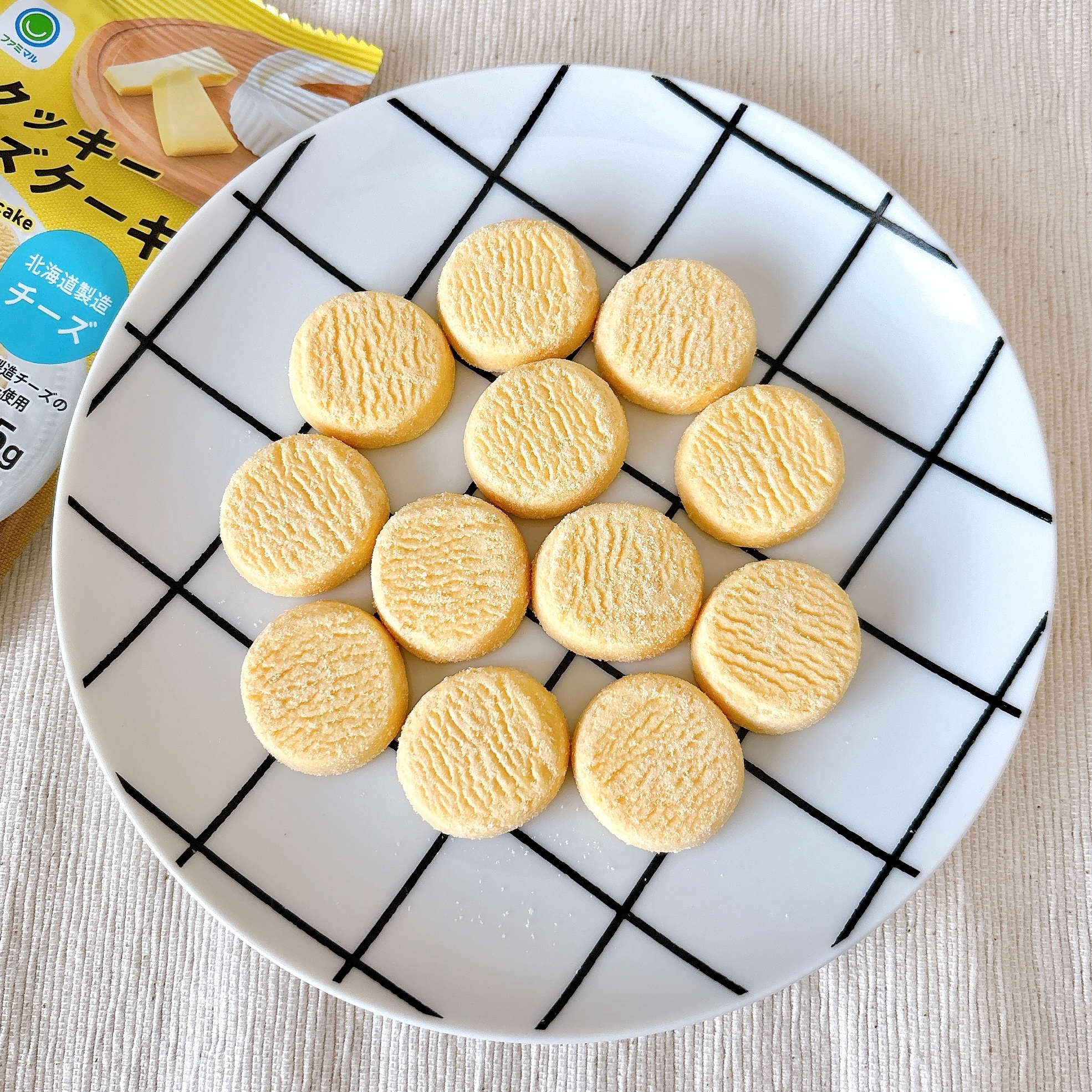 ファミリーマート「しっとりクッキーベイクドチーズケーキ」