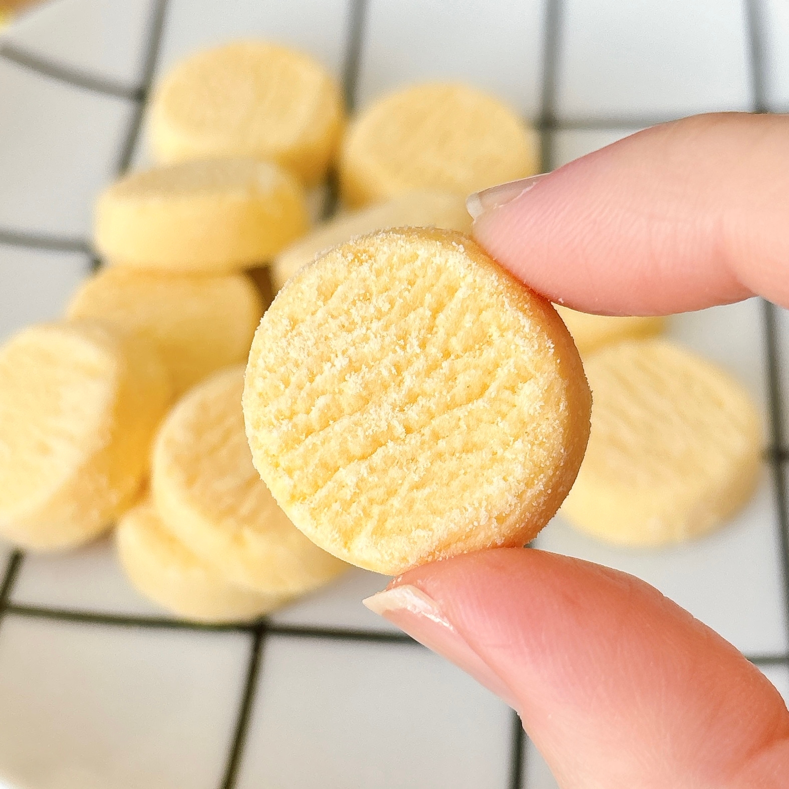 ファミリーマート「しっとりクッキーベイクドチーズケーキ」