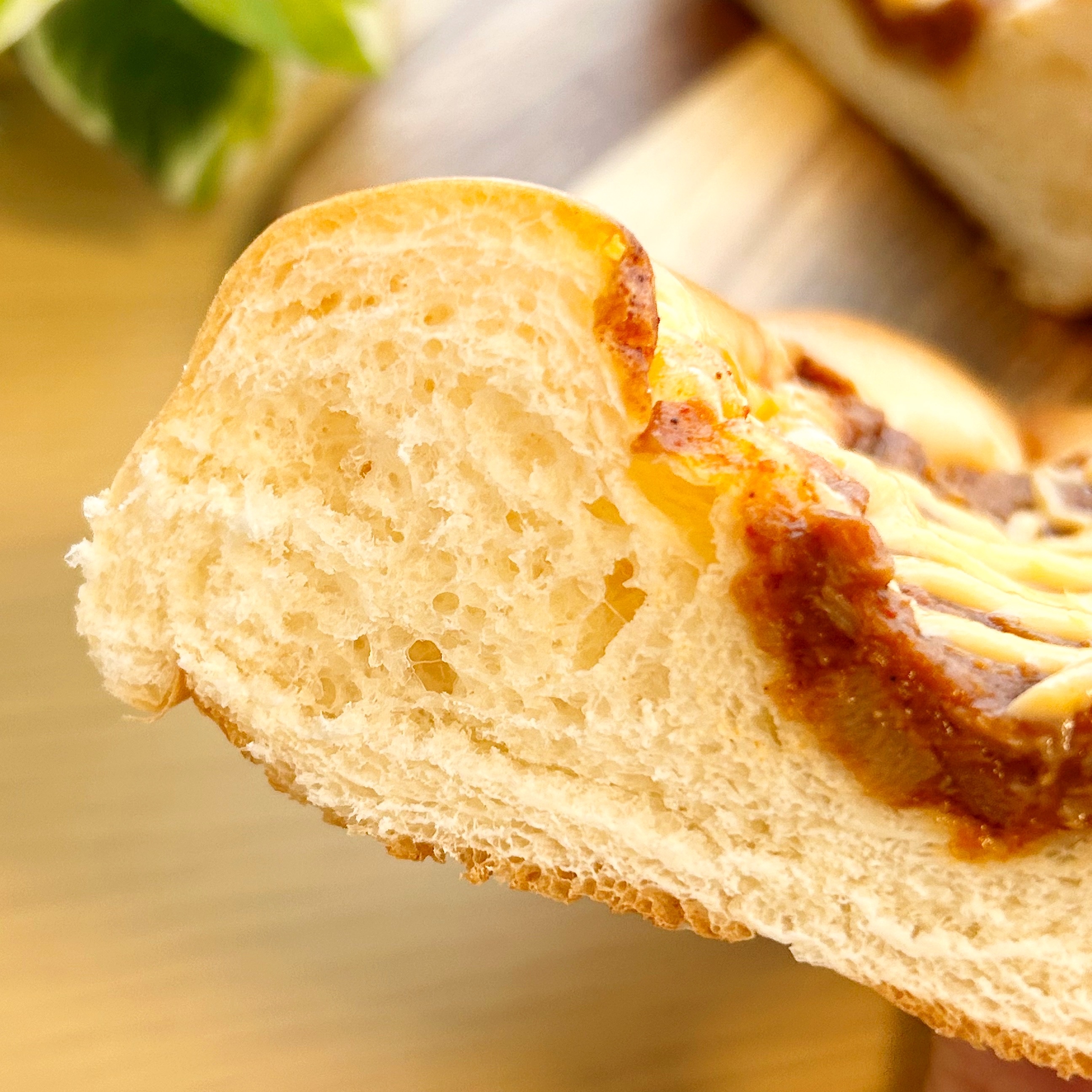 FamilyMart(ファミリーマート)の「どかっとタコスチーズパン」