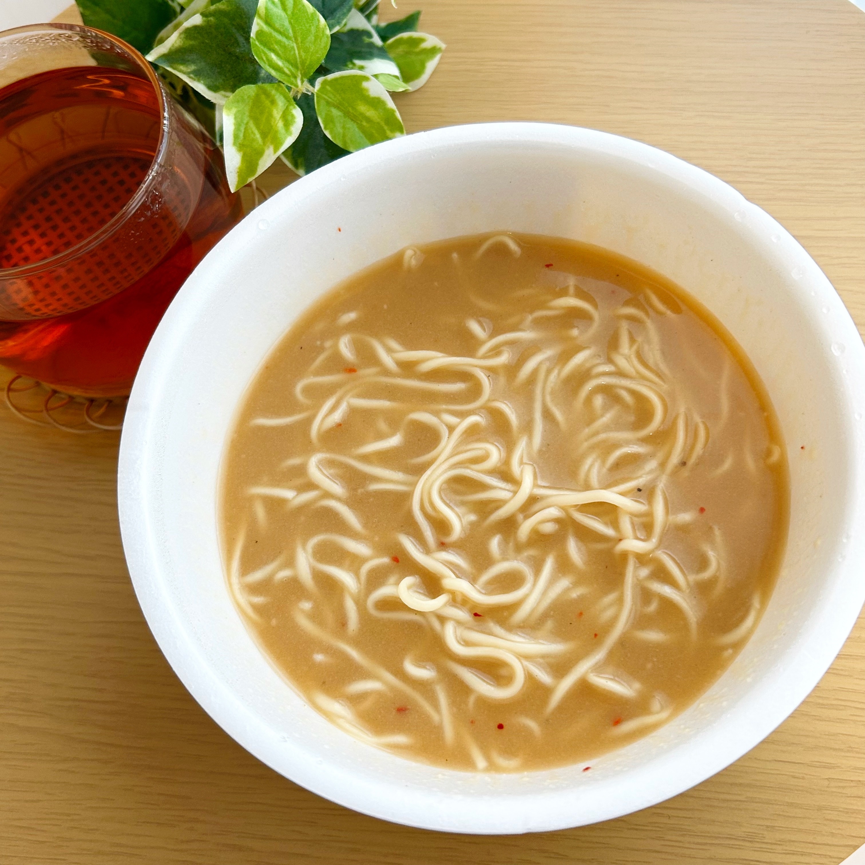 FamilyMart(ファミリーマート)の「麺屋極鶏 鶏だくかけ極濃 鶏白湯」