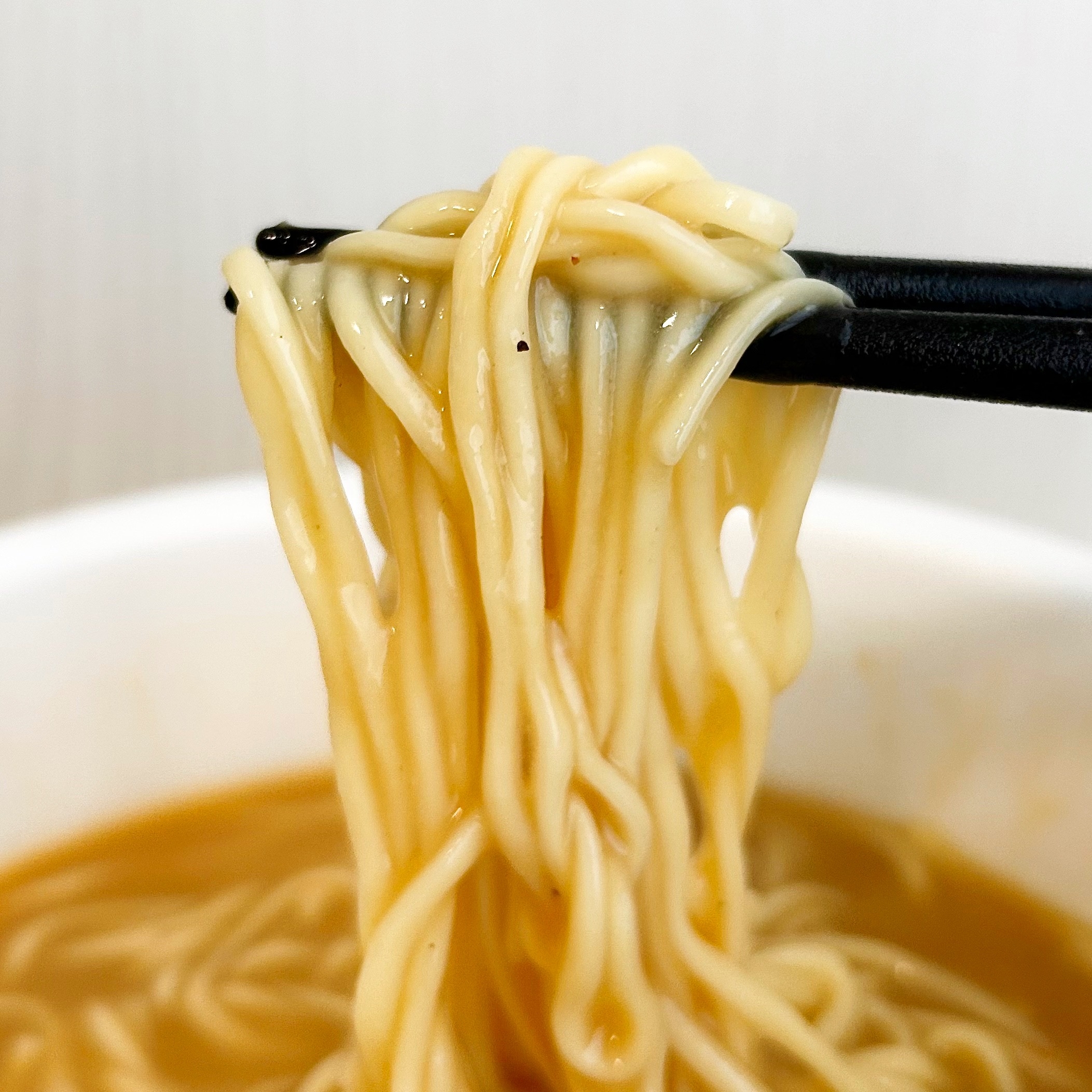 FamilyMart(ファミリーマート)の「麺屋極鶏 鶏だくかけ極濃 鶏白湯」