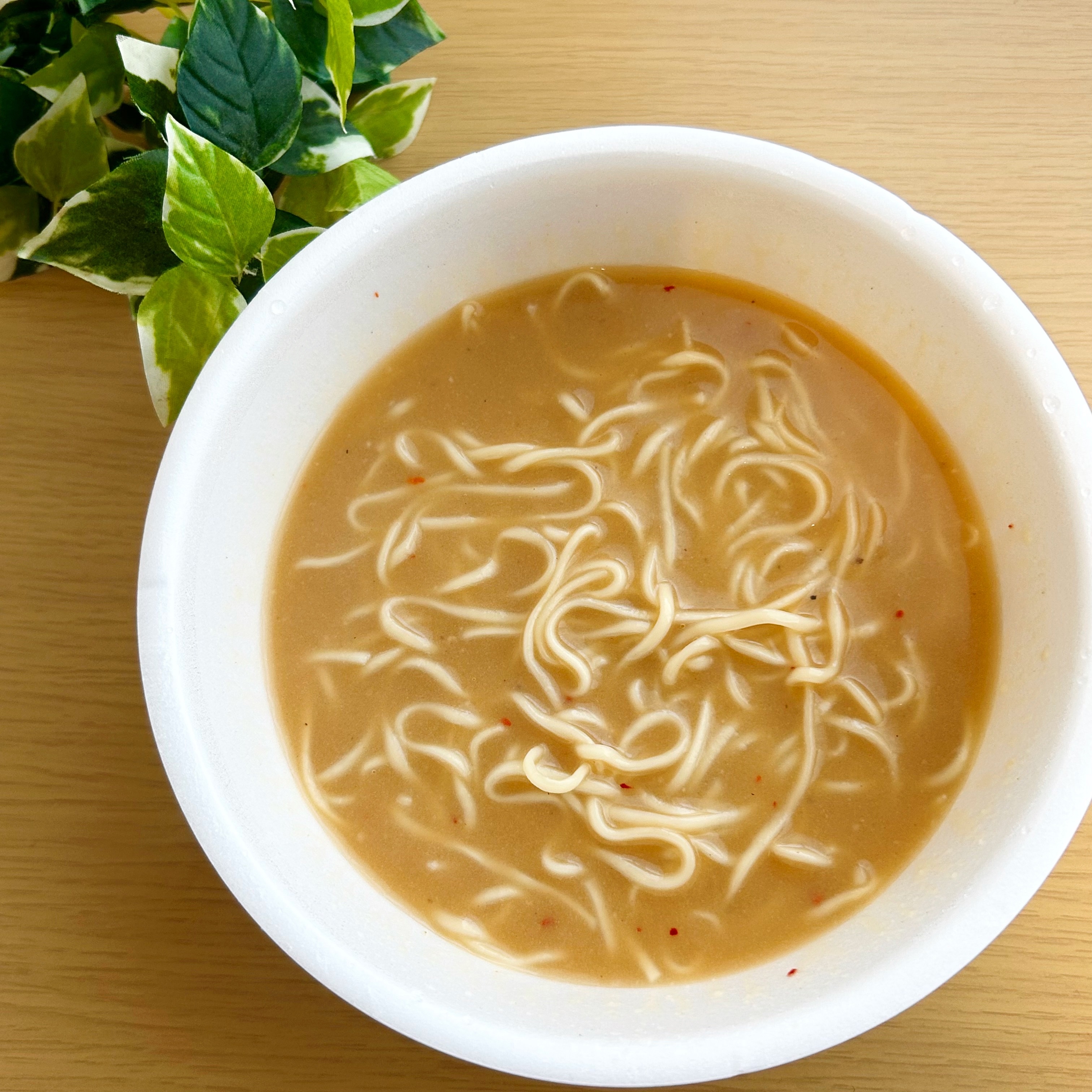 FamilyMart(ファミリーマート)の「麺屋極鶏 鶏だくかけ極濃 鶏白湯」