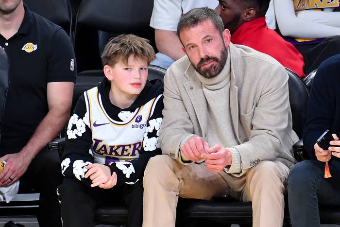  Samuel Affleck and Ben Affleck at a basketball game