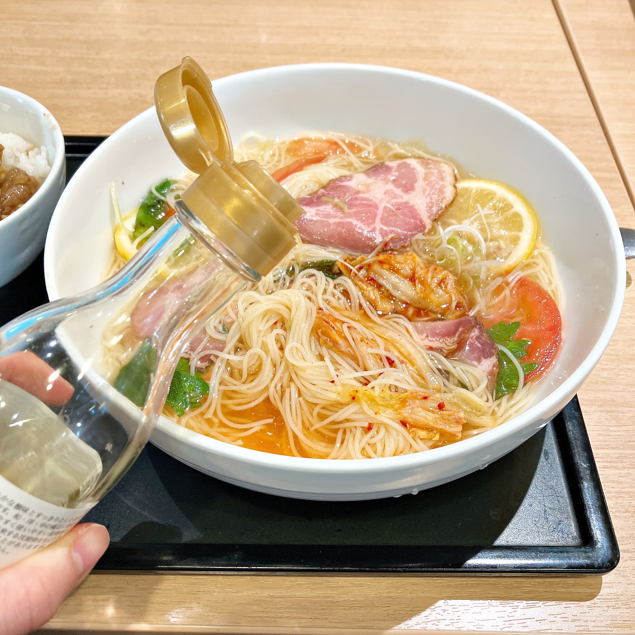 Denny's(デニーズ)の「冷麺風涼み麺とミニ牛カルビ丼」