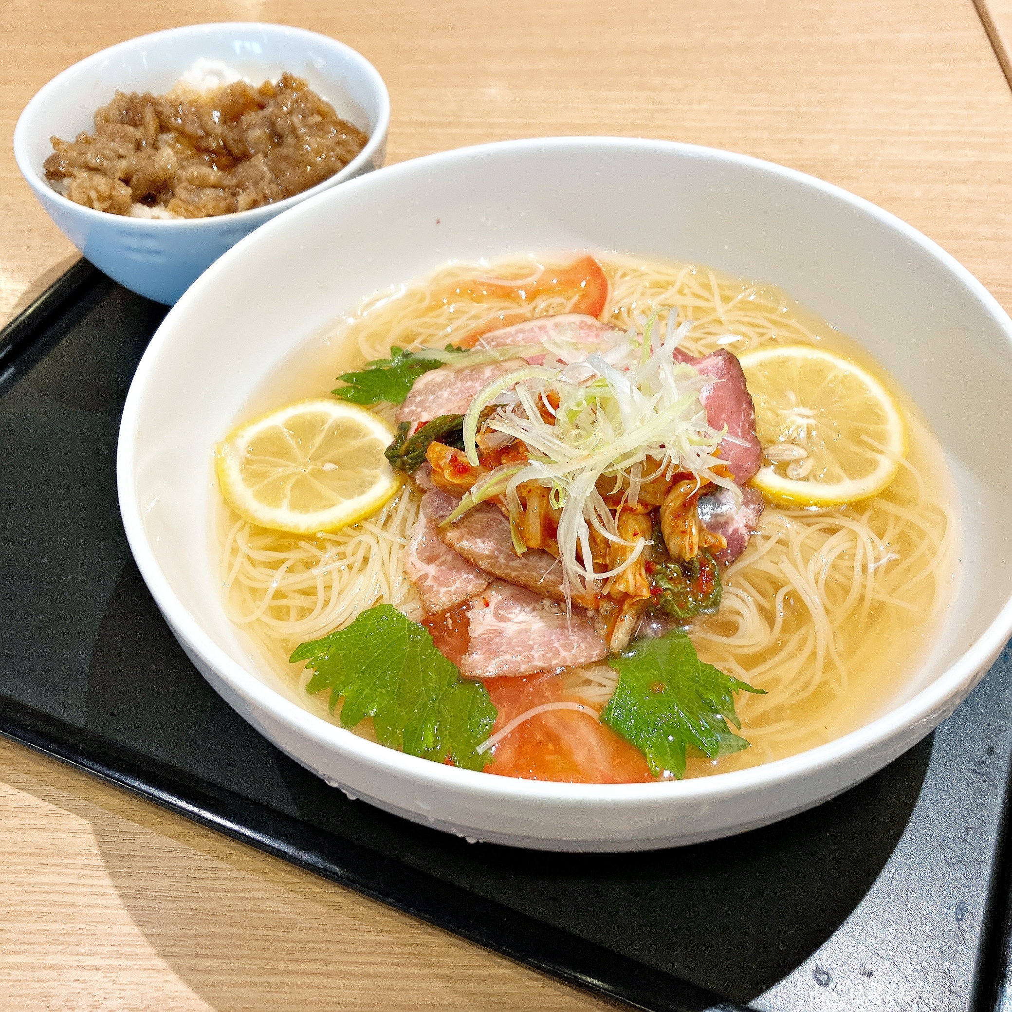 Denny's(デニーズ)の「冷麺風涼み麺とミニ牛カルビ丼」