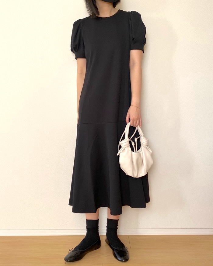 GUの「ボリュームスリーブワンピース(5分袖)Z+E」