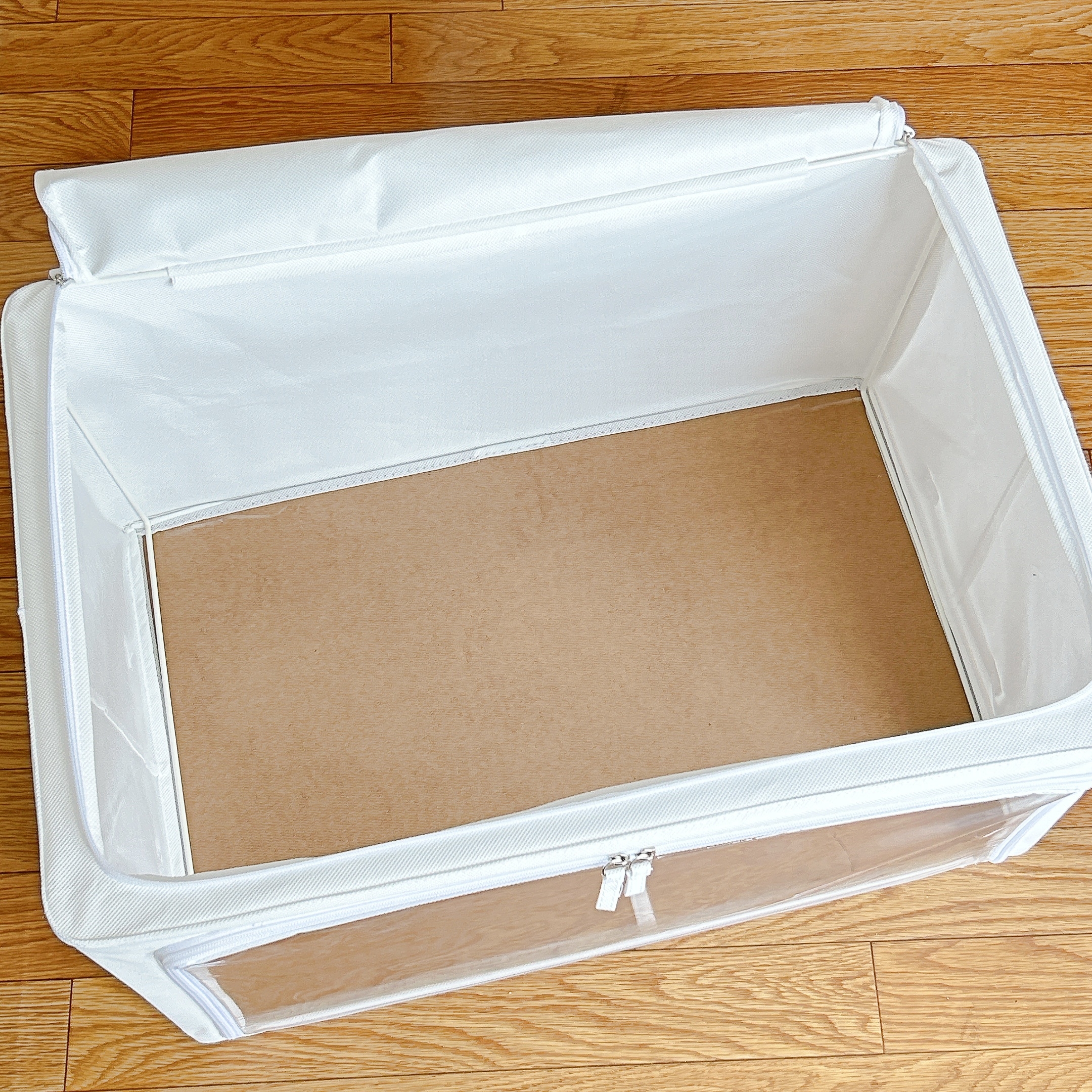 CAINZ(カインズ)の「透明窓付きケース shuhaco ホワイト 60×40×32cm H30」