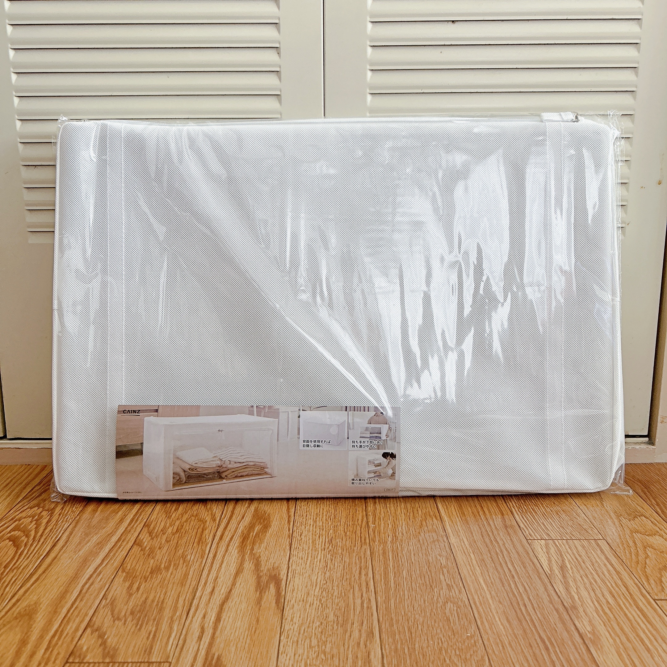 CAINZ(カインズ)の「透明窓付きケース shuhaco ホワイト 60×40×32cm H30」