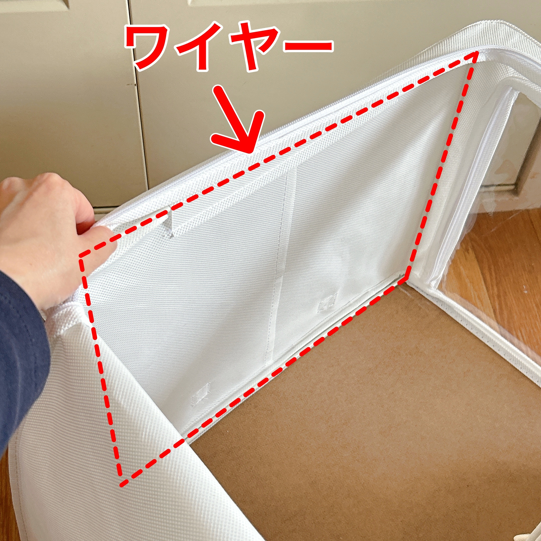 CAINZ(カインズ)の「透明窓付きケース shuhaco ホワイト 60×40×32cm H30」