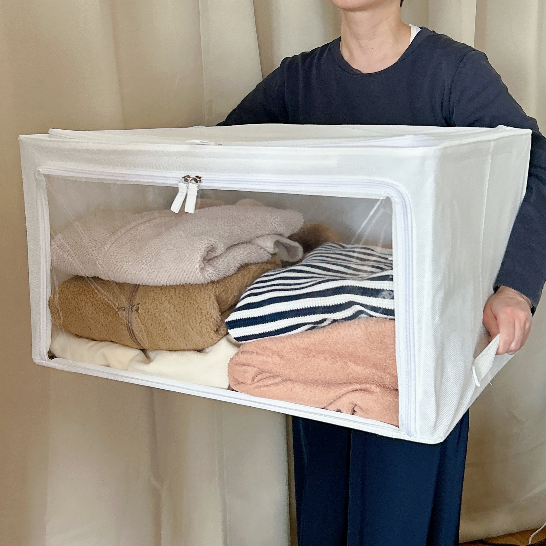 CAINZ(カインズ)の「透明窓付きケース shuhaco ホワイト 60×40×32cm H30」