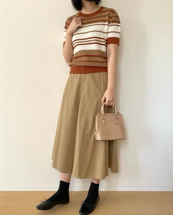 ユニクロの「コットンポップコーンクルーセーター半袖」