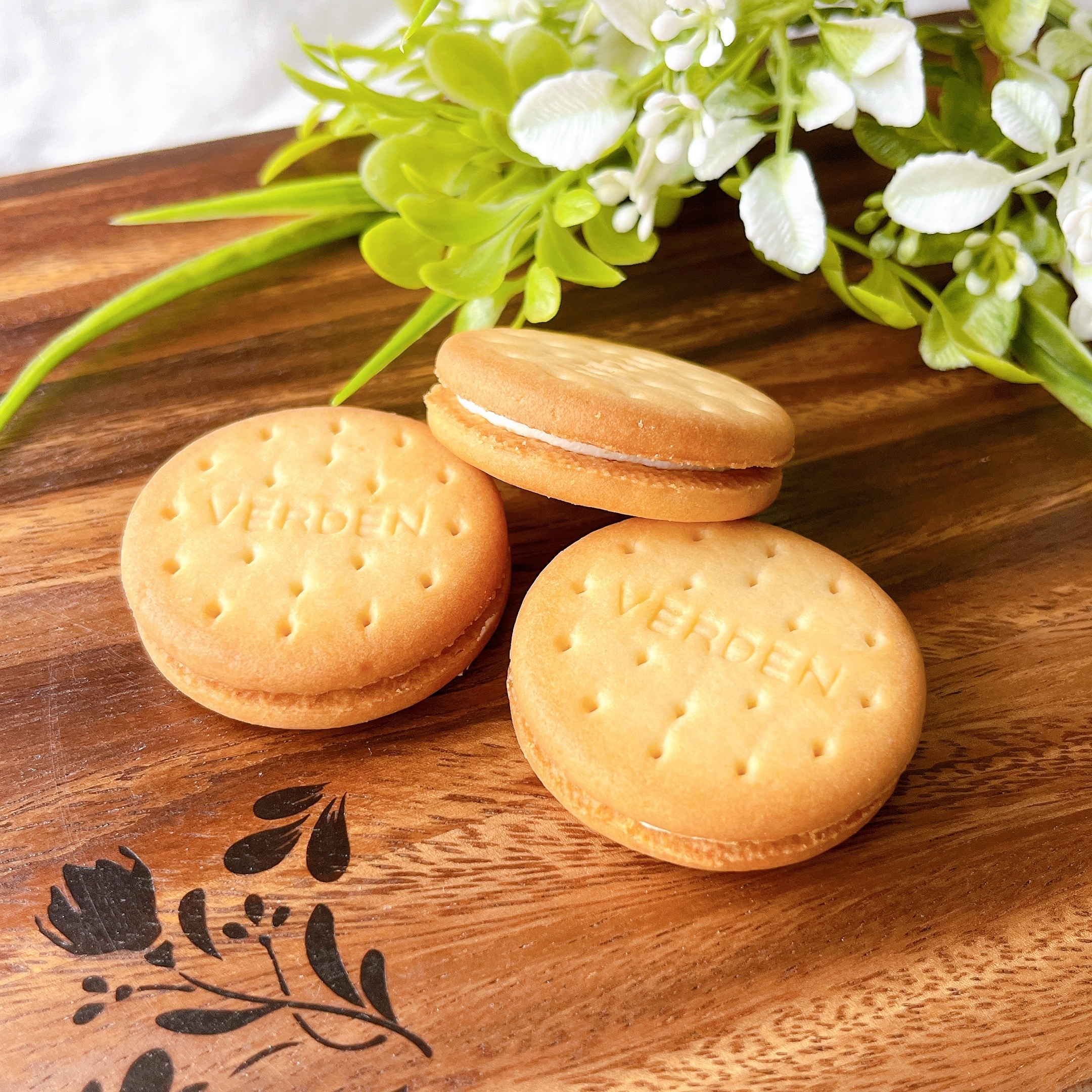 アフタヌーンティーの「エリタージュフルールウッドカッティングボードL」