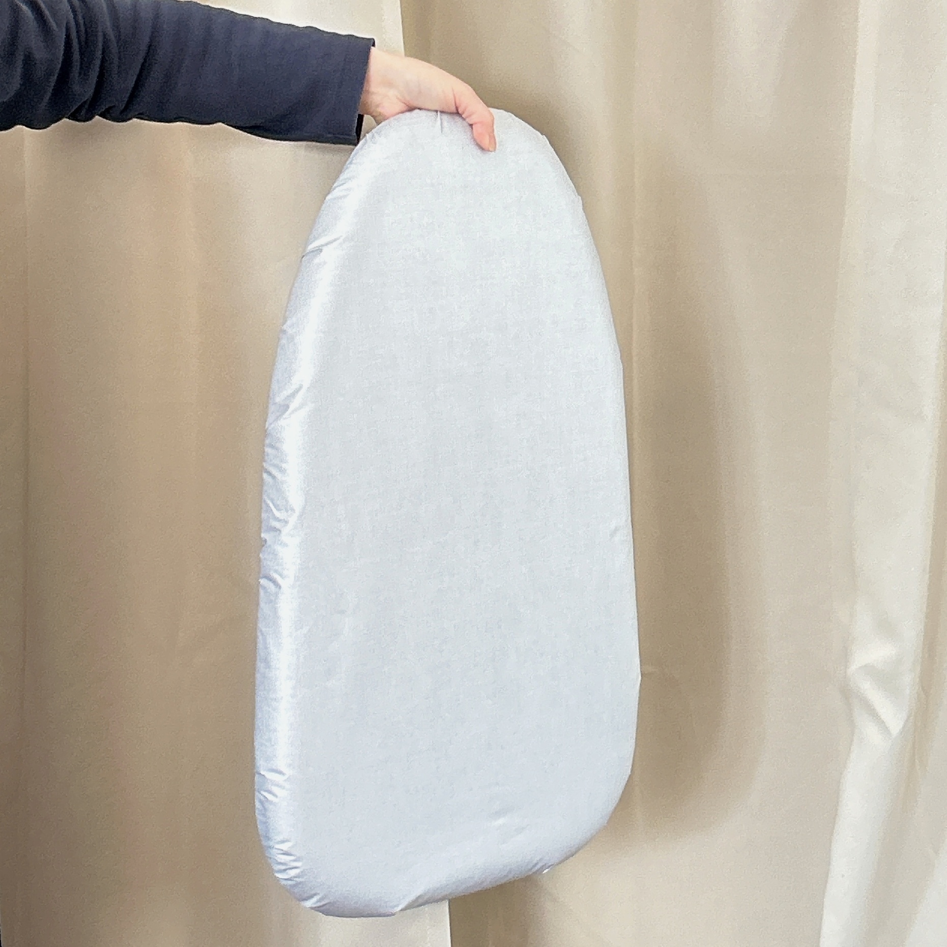 CAINZ(カインズ)の「掛けて収納できるアルミコートアイロン台」