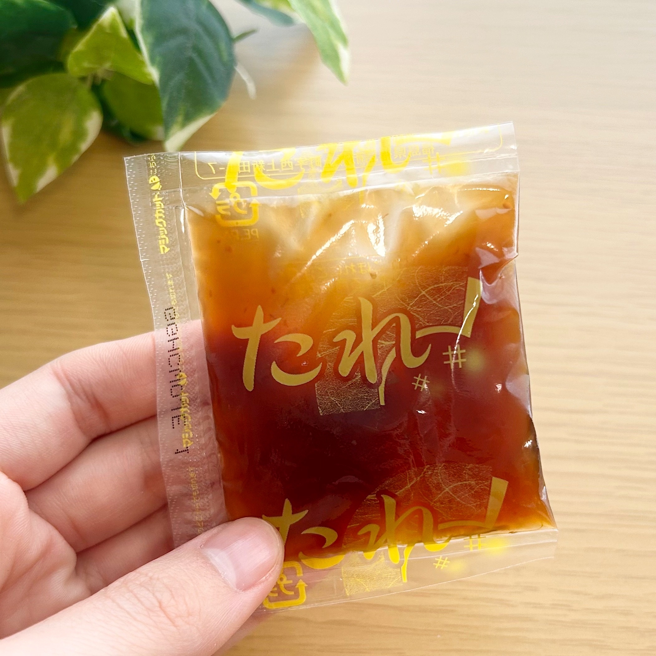 FamilyMart（ファミリーマート）の「特製甘酢だれで食べる油淋鶏弁当（高菜ごはん）」