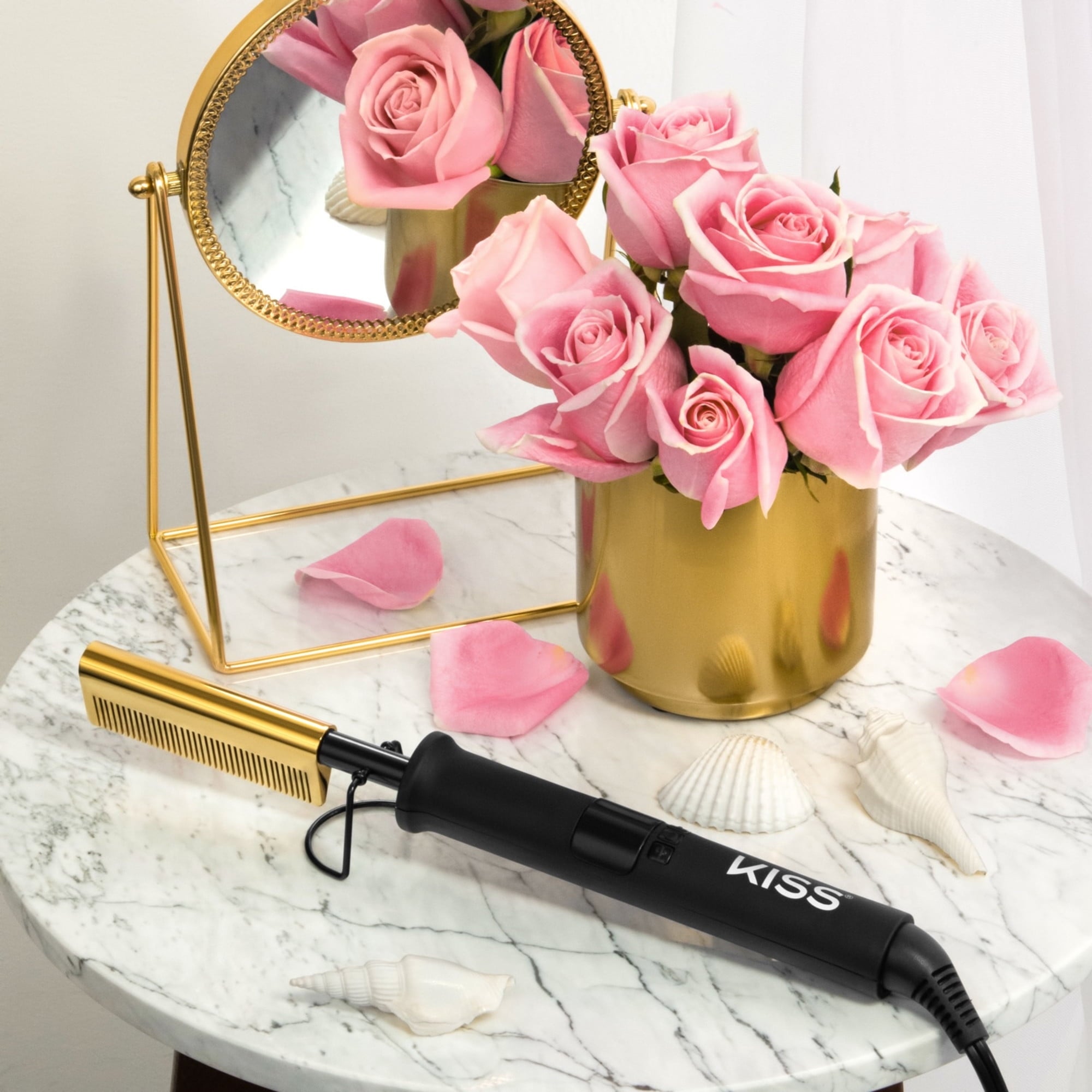 Sisir panas di atas meja marmer