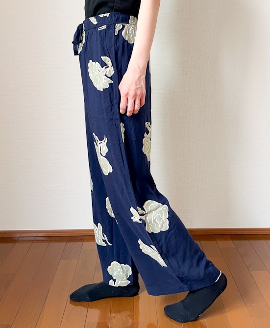 ユニクロの「ドレープイージーパンツ」