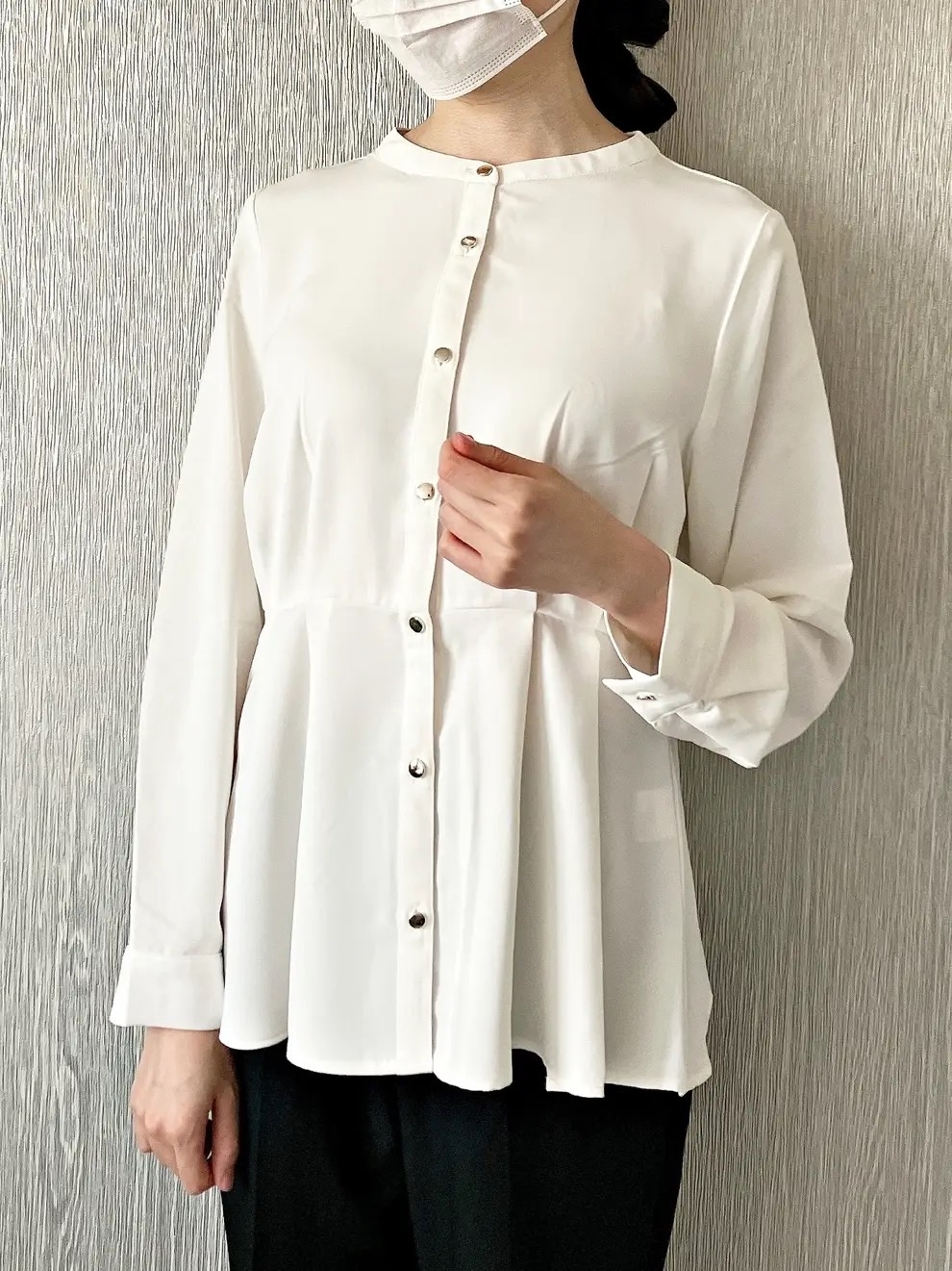 ハニーズの「ウエストタックブラウス」