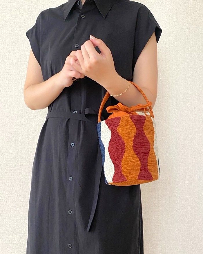 国内発送★ZARA★配色円筒形*ミニバケットバッグ ZARAの《北欧風バッグ》が本気でかわいい…!ころんとした