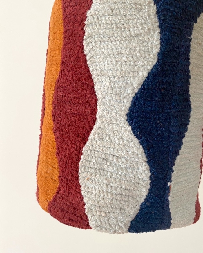 ZARAの「配色円筒形ミニバケットバッグ」