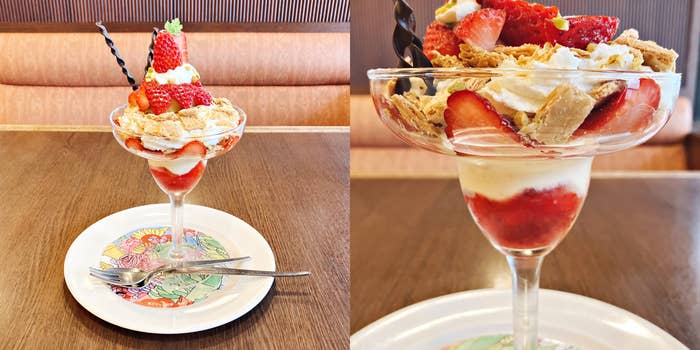 Royal Host(ロイヤルホスト)の「苺とピスタチオのミルフィーユパフェ」