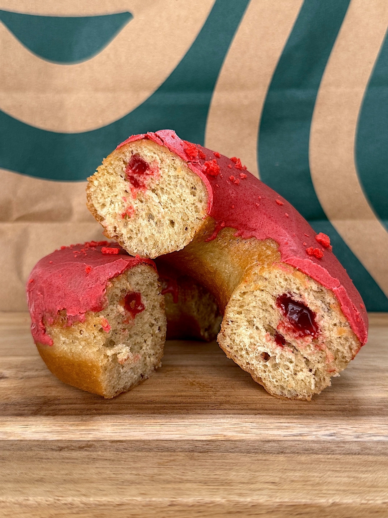 Starbucks（スターバックス）の「ストロベリードーナツ」