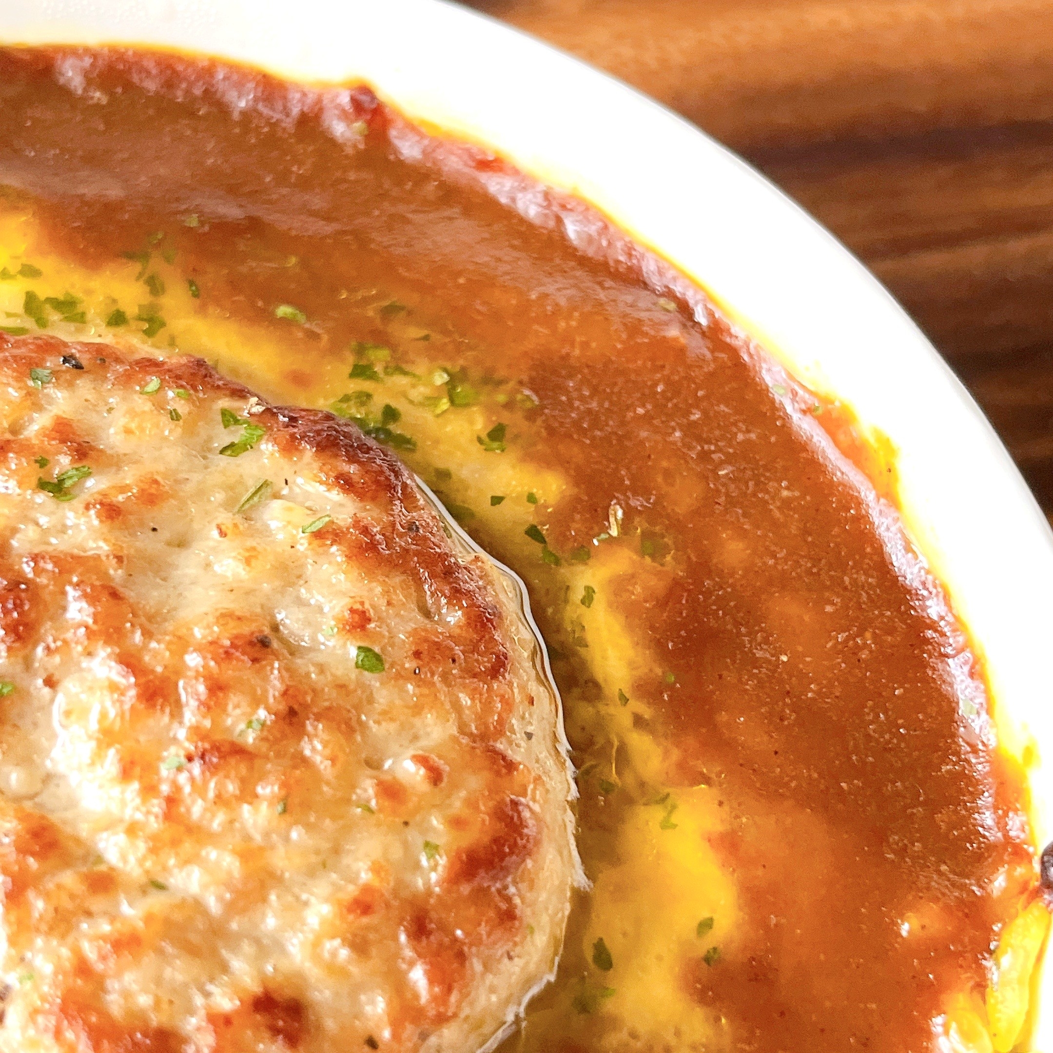 セブンイレブンの「とろーりチーズのハンバーグ焼きカレードリア」