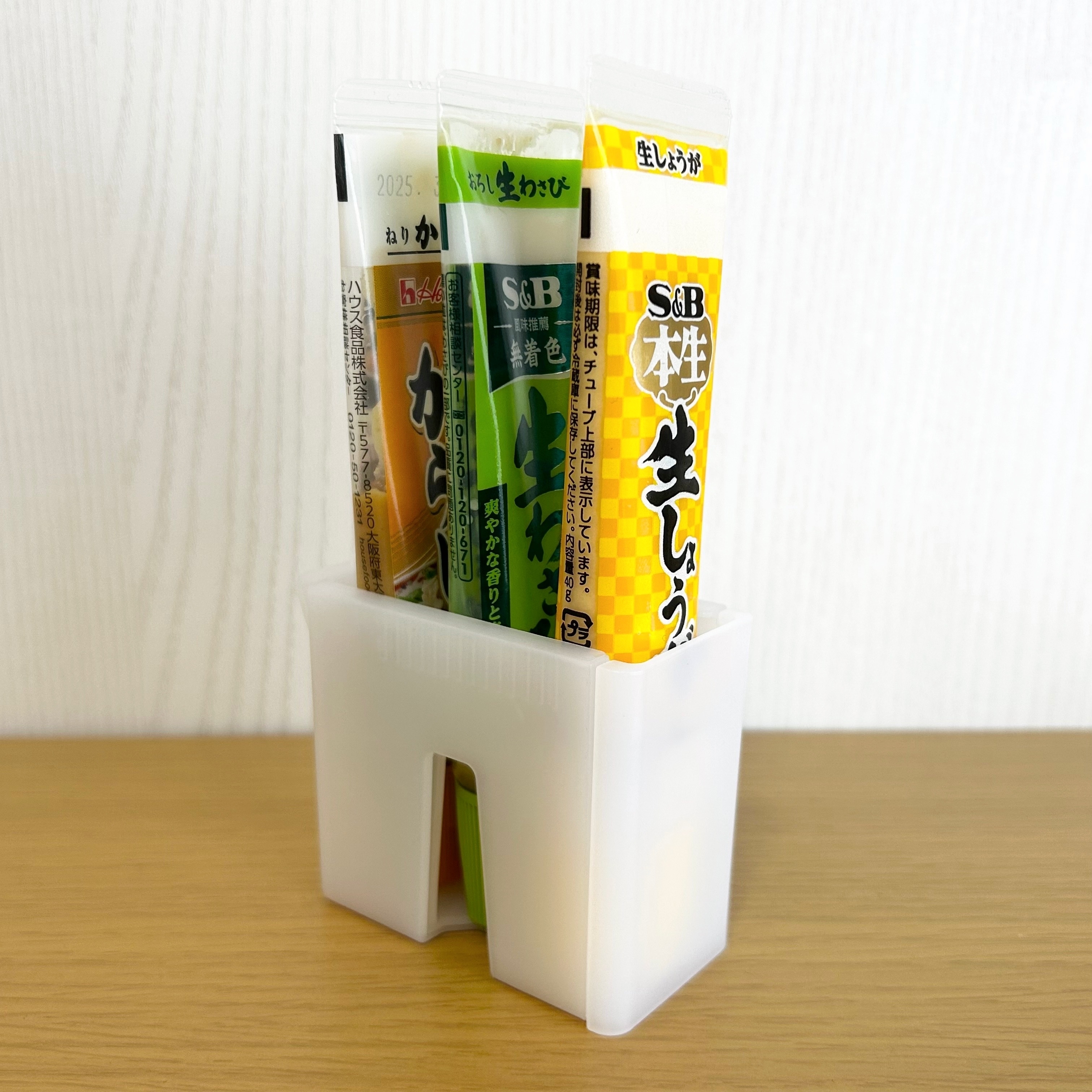 ダイソー「伸縮ドアポケットケース（スリム）」