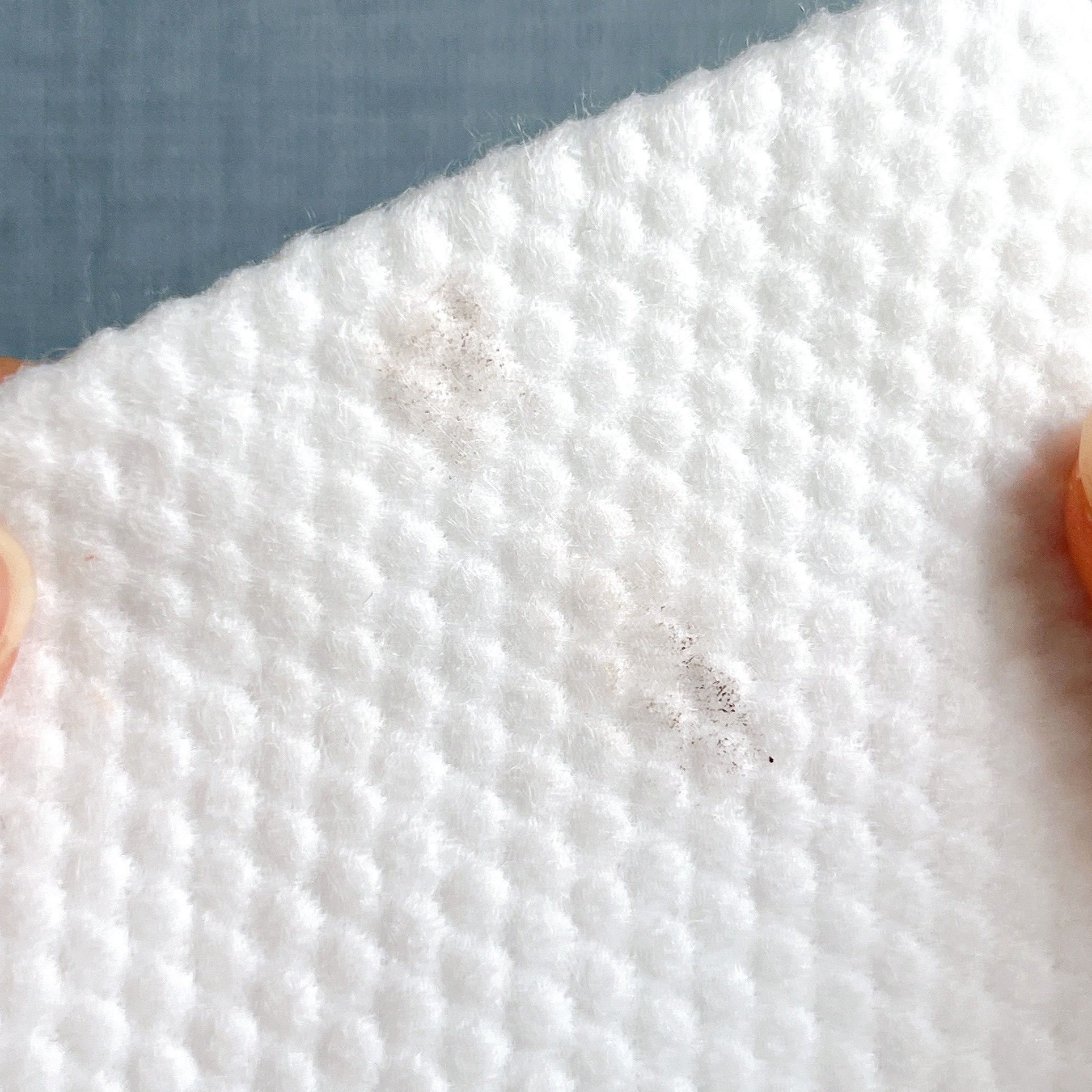 3COINSのオススメのグッズ「クレンジングタオル/and us」