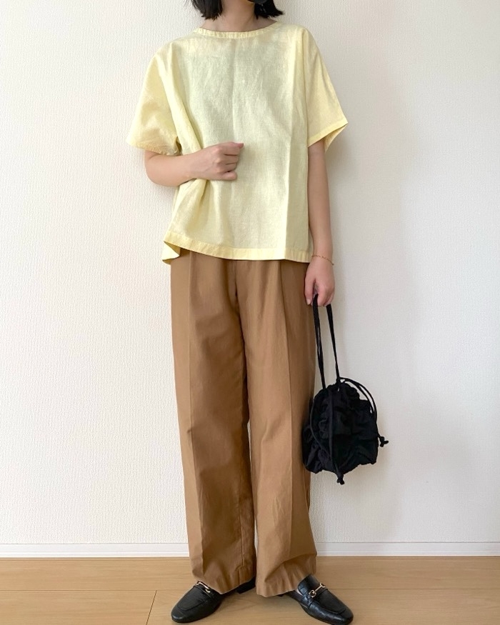 無印良品の「婦人 ヘンプ コットン 半袖ブラウス」