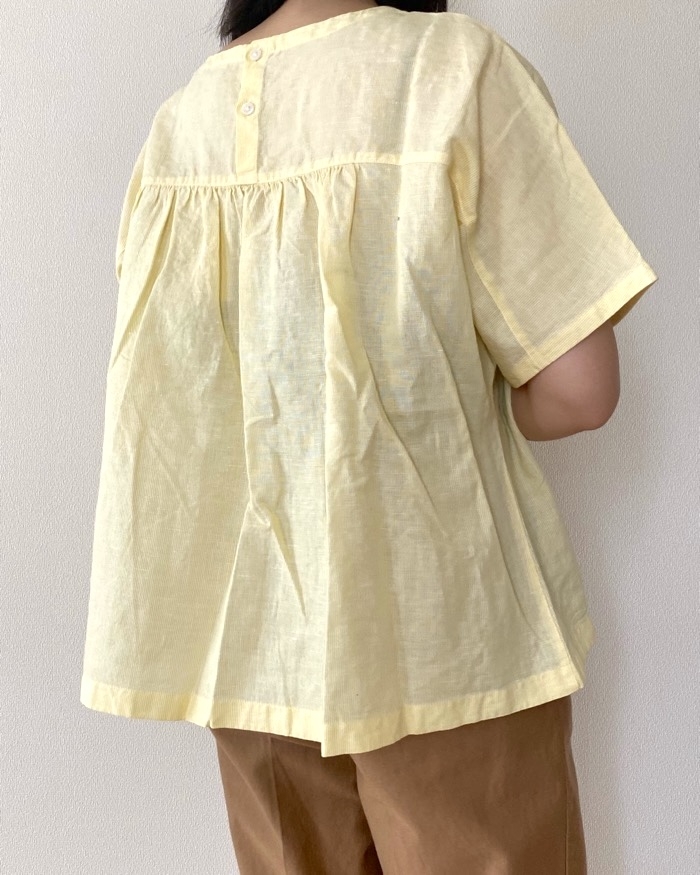 無印良品の「婦人 ヘンプ コットン 半袖ブラウス」