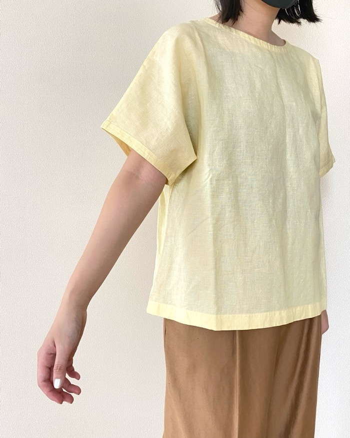 無印良品の「婦人 ヘンプ コットン 半袖ブラウス」