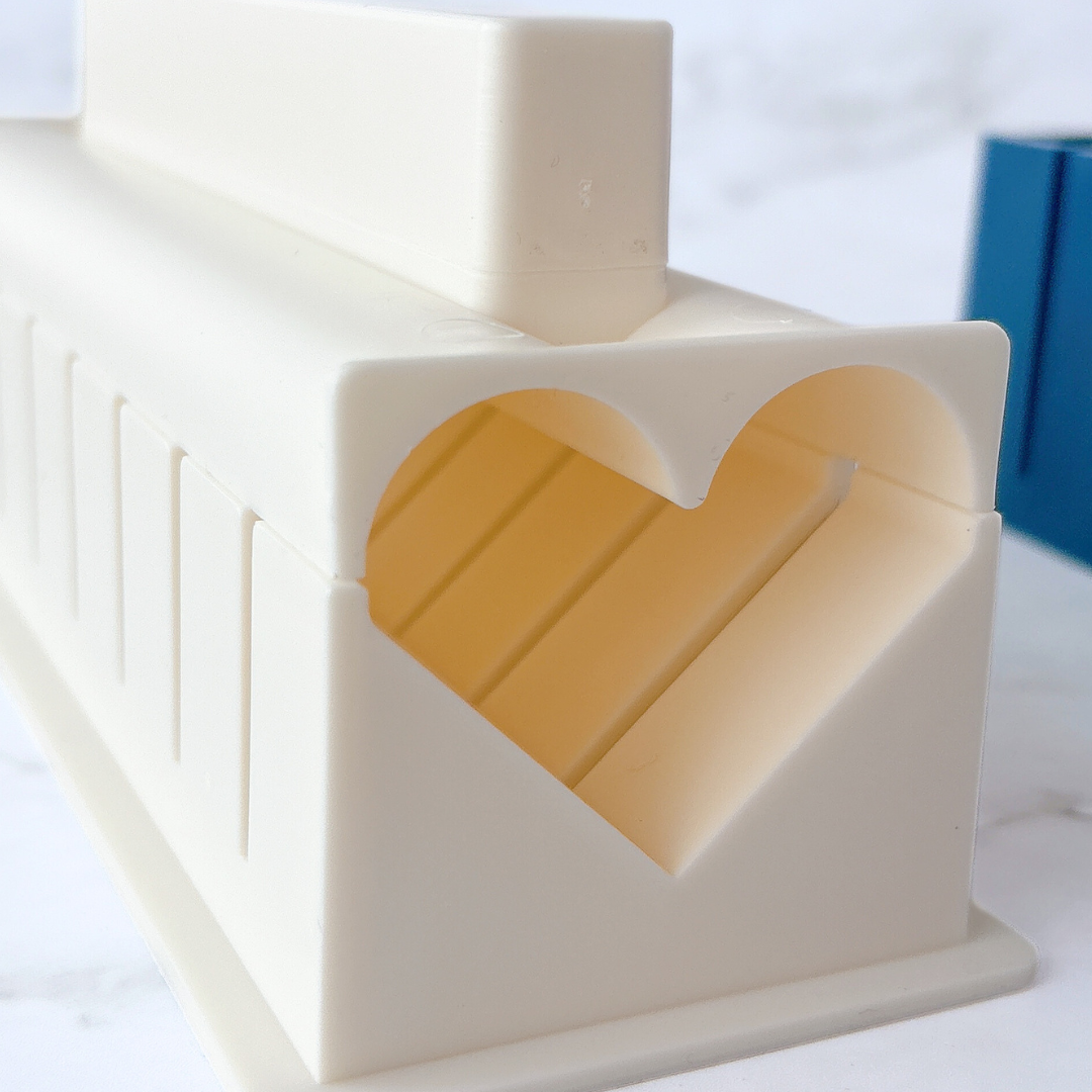 3COINS(スリーコインズ)「ハート巻き寿司型」